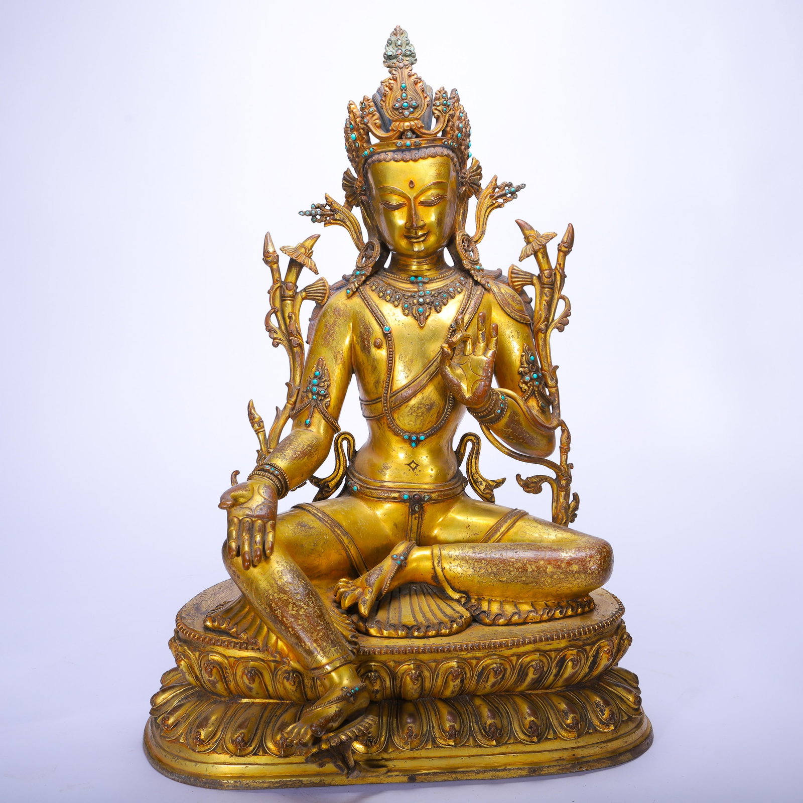 A CHINESE GILT-BRONZE GREEN TARA FIGURE: A CHINESE GILT-BRONZE GREEN TARA FIGURE (45 x 40 x 63cm,Weight 24480g)