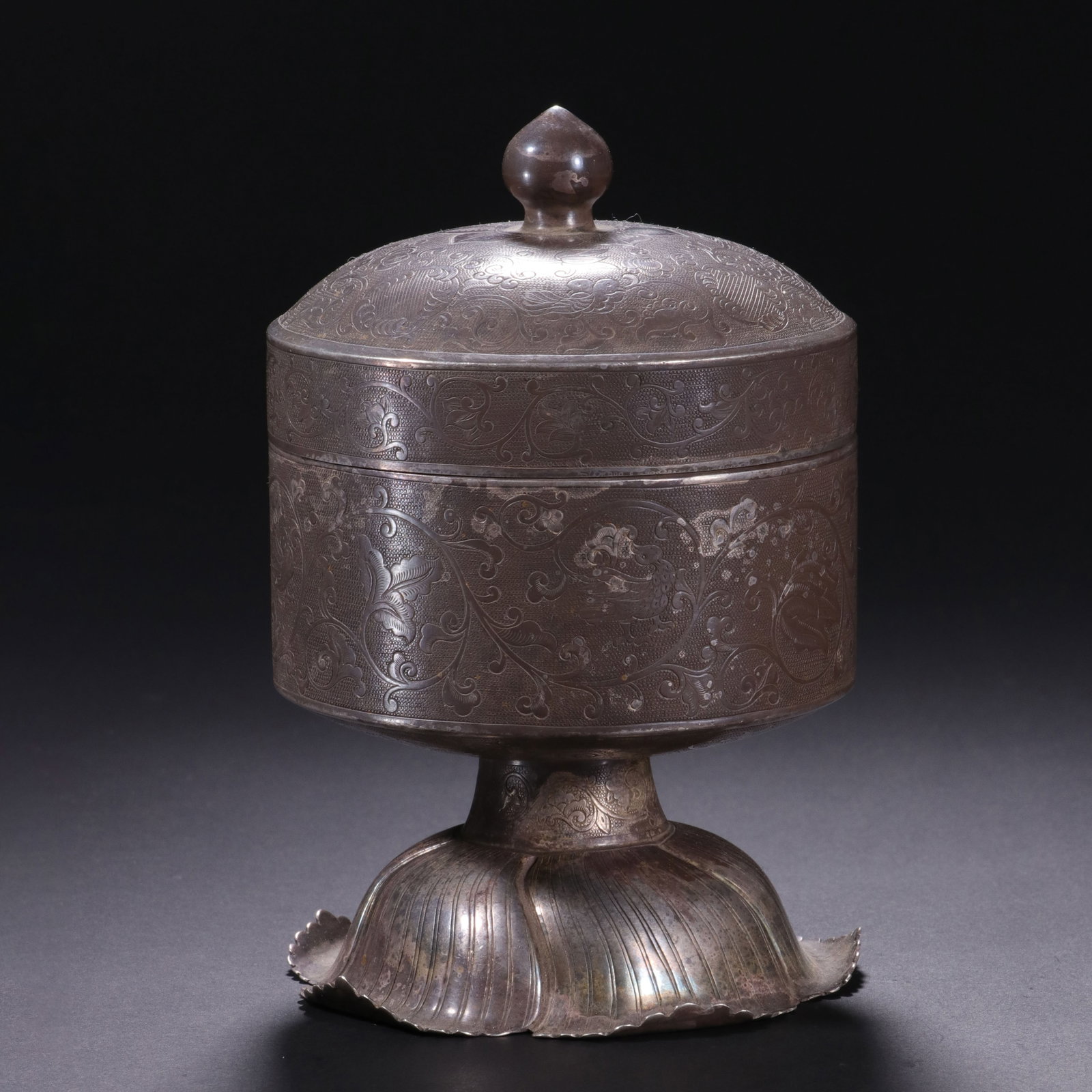 A Chinese Silver Lidded Vessel (1 of 8)