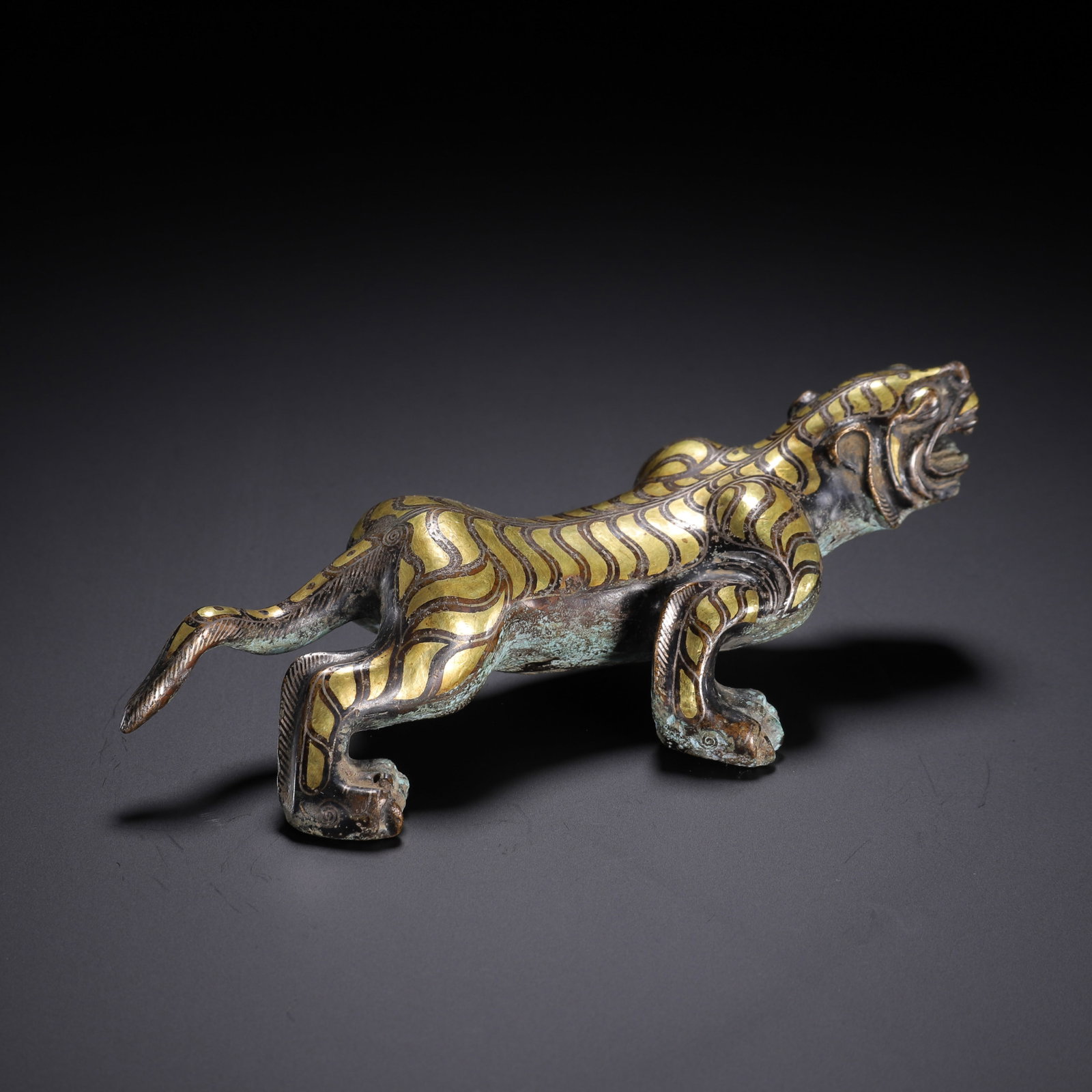 A Chinese Gold-Inlaid Bronze Tiger Figure: A Chinese Gold-Inlaid Bronze Tiger Figure (14 x 8 x 4.5cm,Weight 330g)