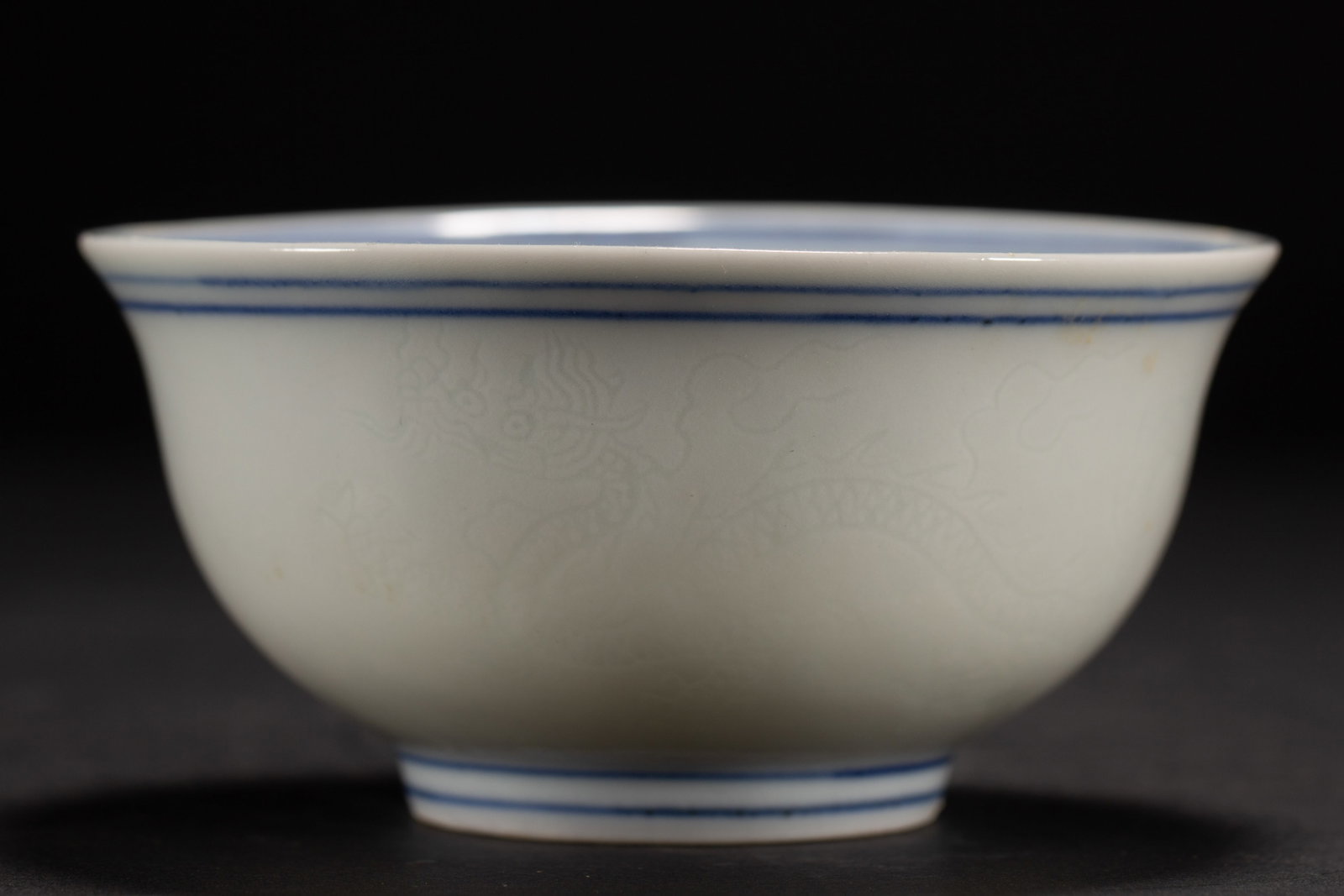 A Chinese Blue and White Incised Dragon Bowl: A Chinese Blue and White Incised Dragon Bowl (10 x 10 x 5cm,Weight 100g)