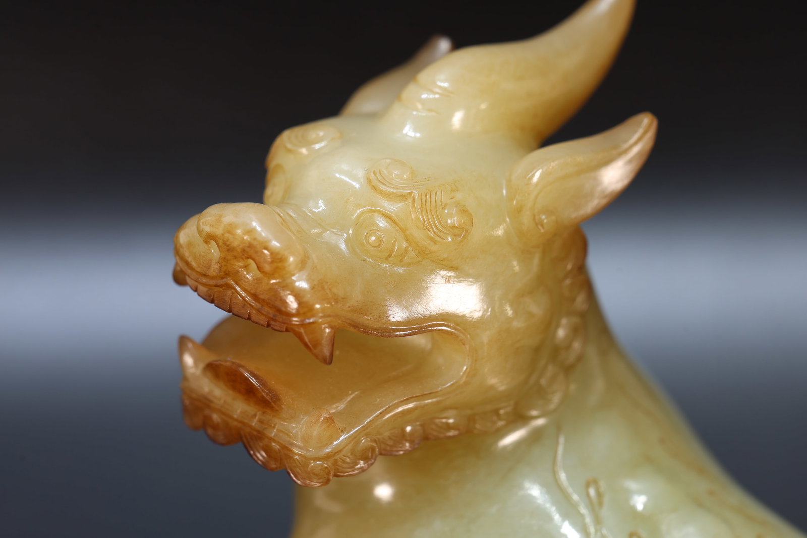 A Jade Carved Beast Shape Figure - 2