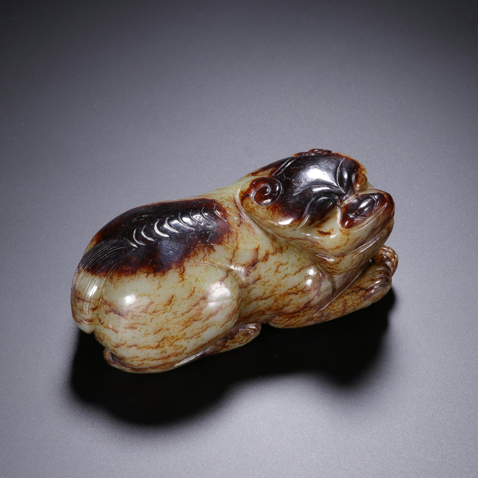 A Chinese Hetian Jade Mythical Beast Carving: A Chinese Hetian Jade Mythical Beast Carving (4 x 9.9cm)