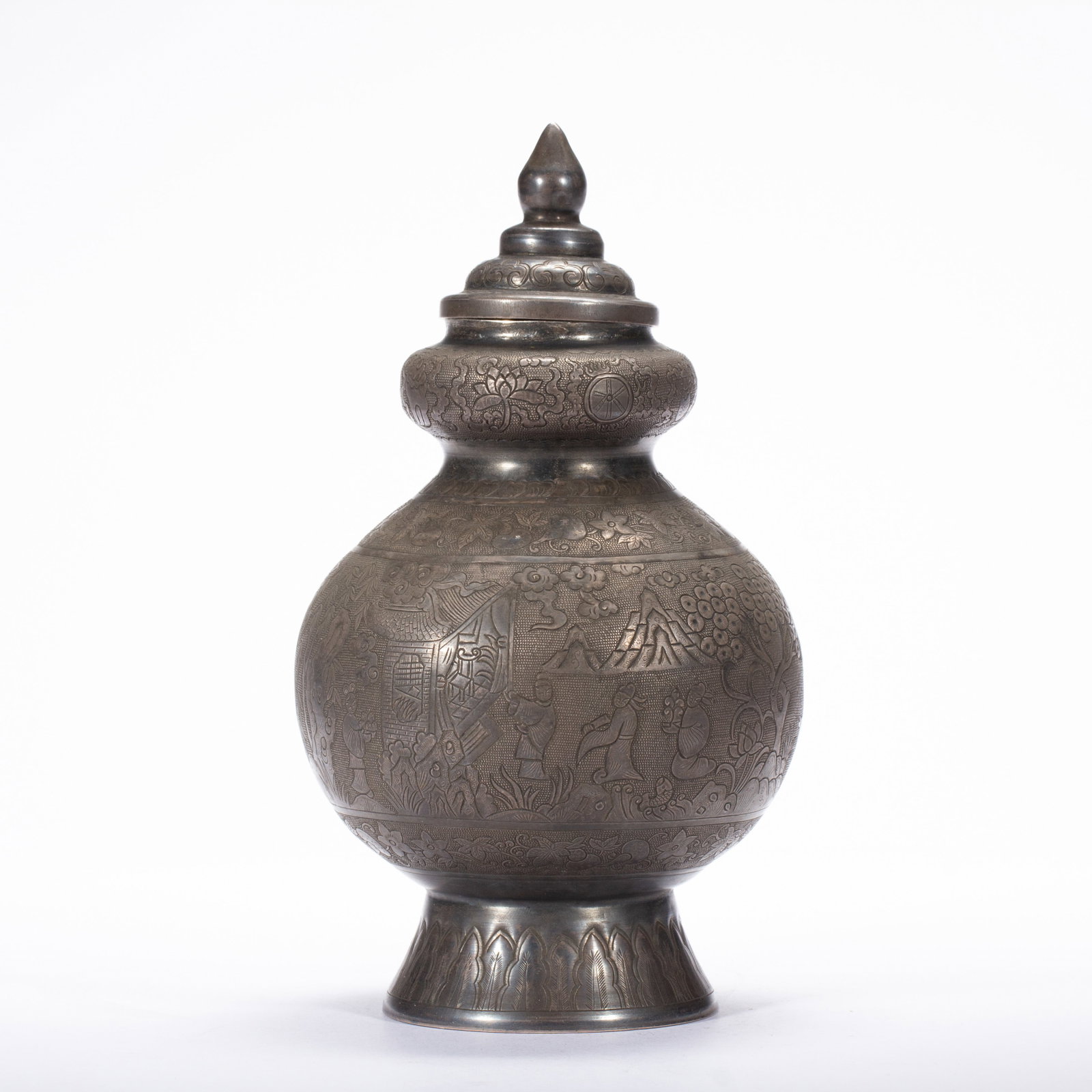 A Chinese Silver Figural Incised Lidded Vase: A Chinese Silver Figural Incised Lidded Vase (10 x 10 x 17cm,Weight 380g)