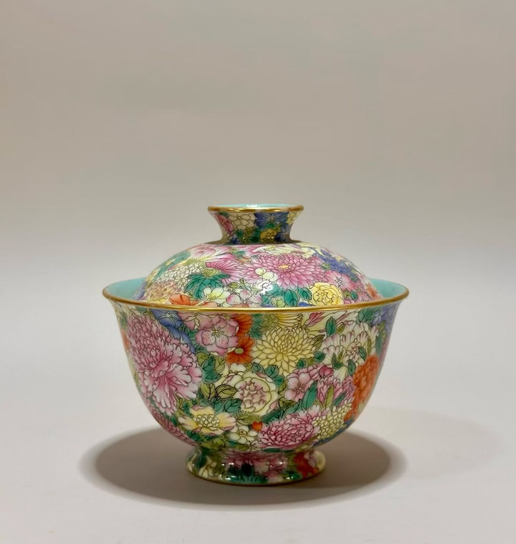Famille Rose Flower Pattern Porcelain Lid Cup: Famille Rose Flower Pattern Porcelain Lid Cup (9.6 x 8.4 x 4.3cm)