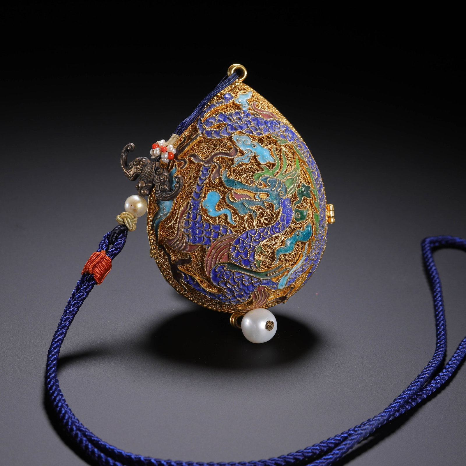A Chinese Gilt-Silver Filigree Enameled Pomander: A Chinese Gilt-Silver Filigree Enameled Pomander (6 x 4.5 x 8cm,Weight 70g)