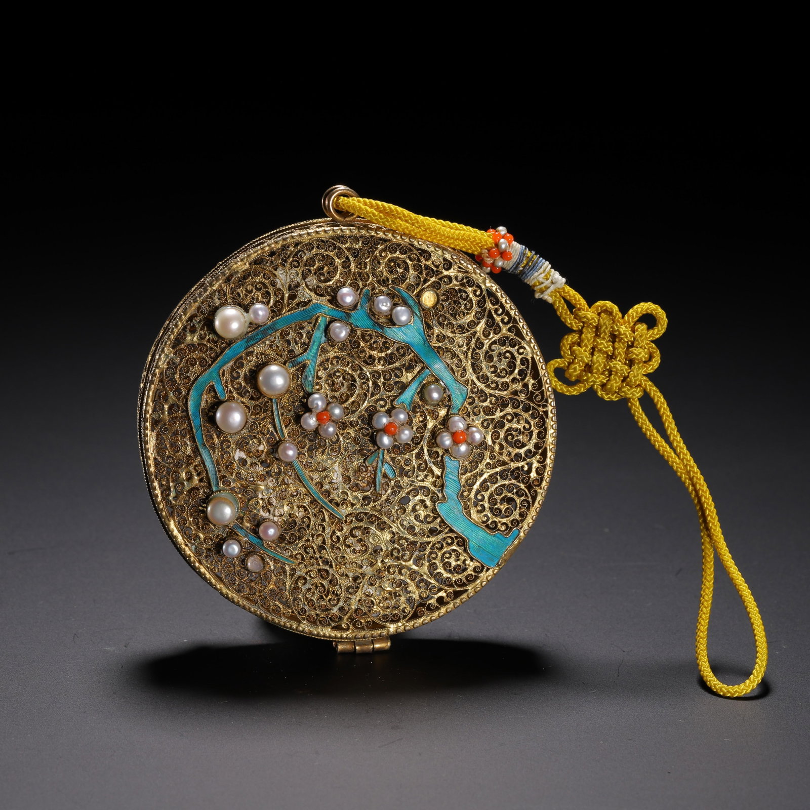 A Chinese Gilt-Silver Filigree Pomander: A Chinese Gilt-Silver Filigree Pomander (7.5 x 2.5cm,Weight 70g)