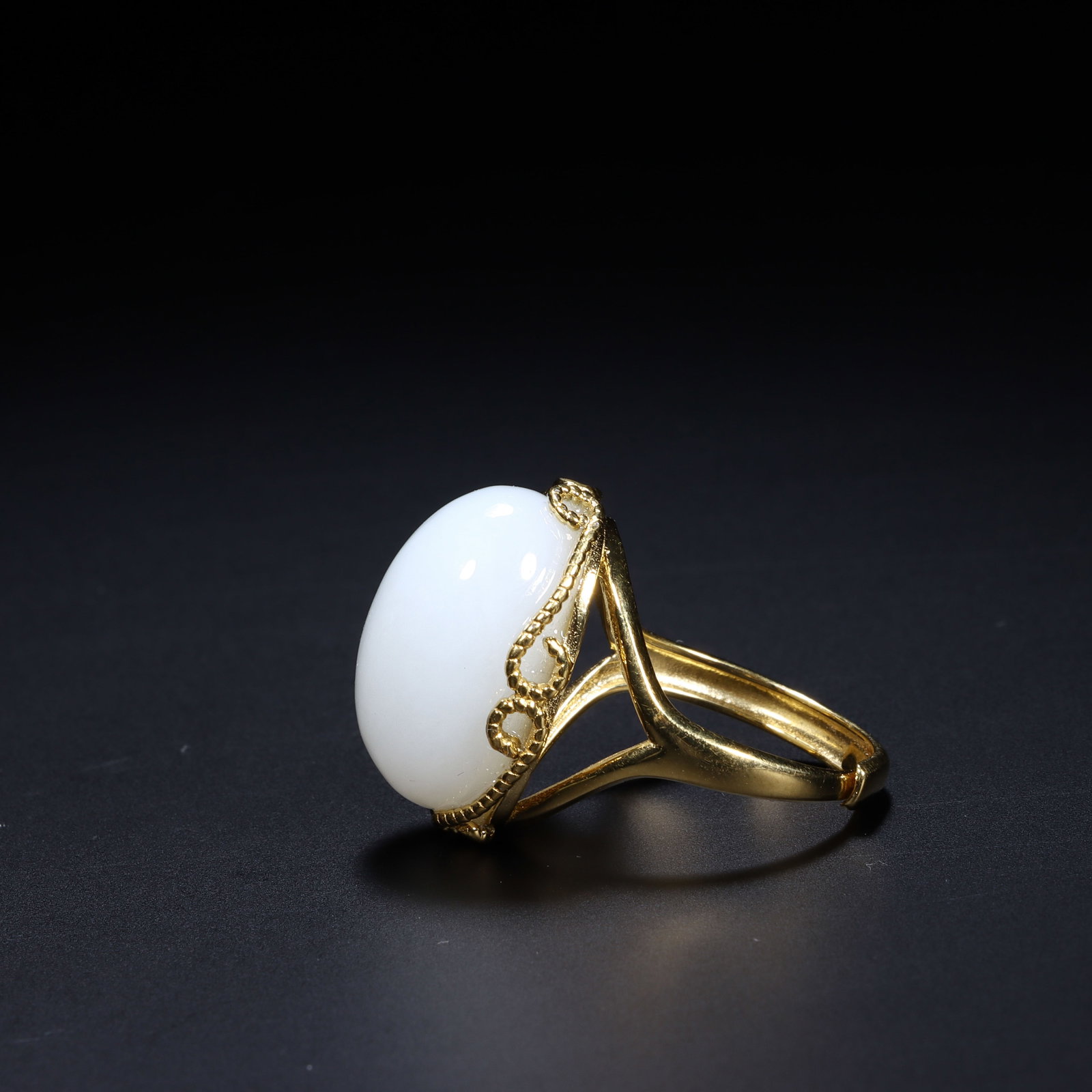 A Chinese Hetian White Jade Ring - 2