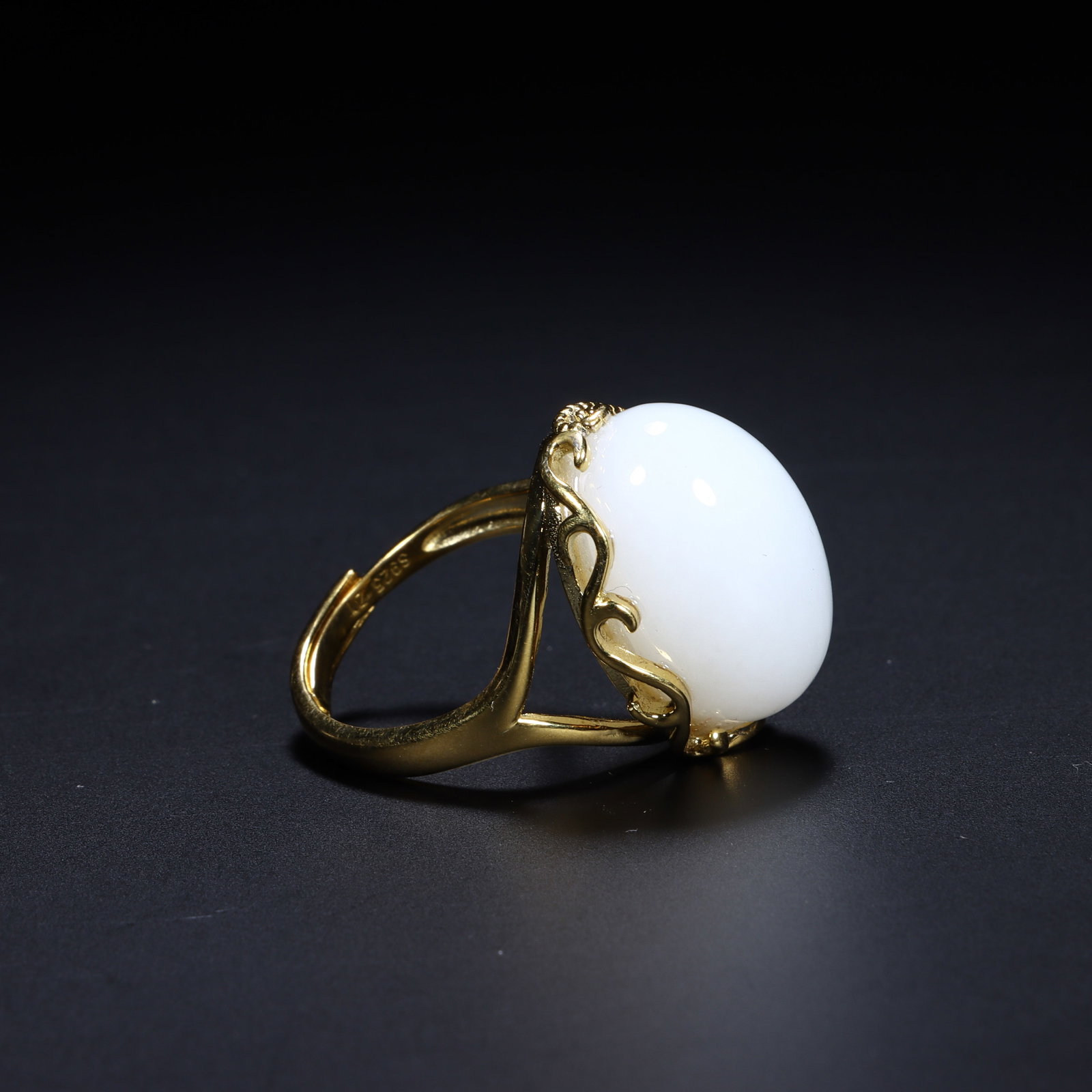 A Chinese Hetian White Jade Ring - 4