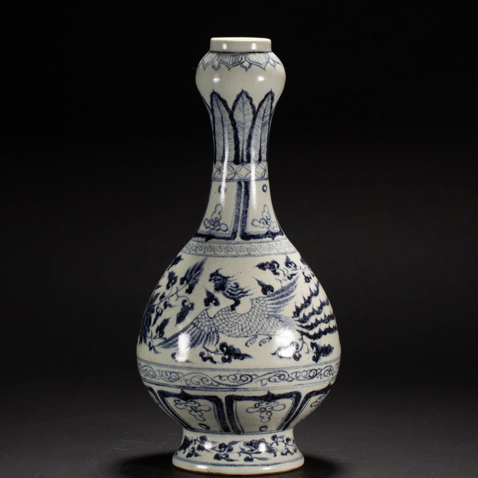 A Chinese Blue and White Phoenix Garlic-Mouth Vase: A Chinese Blue and White Phoenix Garlic-Mouth Vase (15 x 15 x 31cm,Weight 1410g)