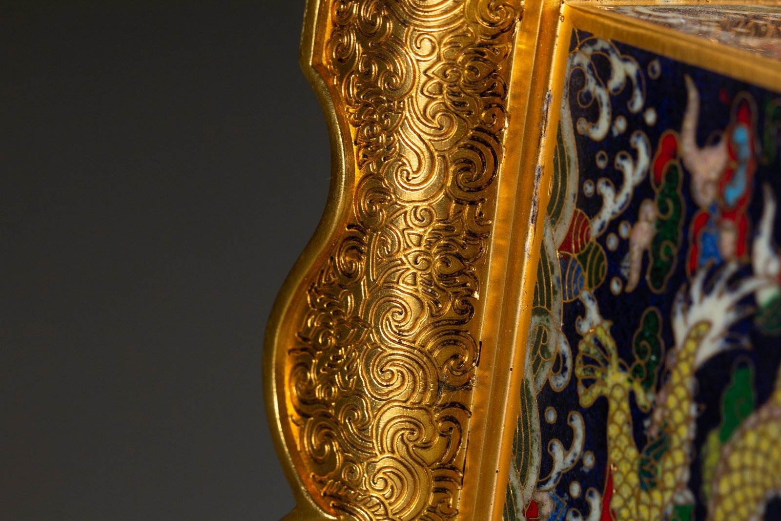 A Chinese Cloisonné Dragon Box - 6