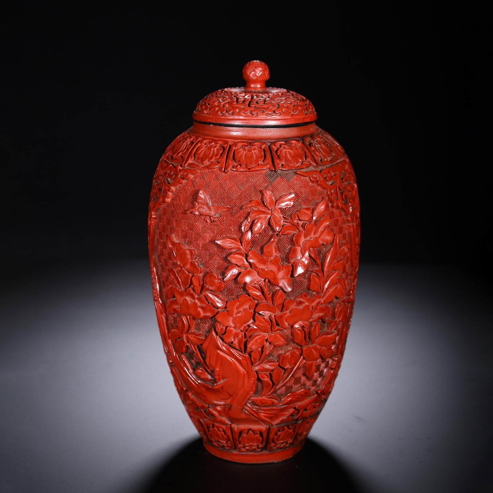 A Chinese Cinnabar Lacquer “Flowers and Birds” Covered Jar: A Chinese Cinnabar Lacquer “Flowers and Birds” Covered Jar (14 x 14 x 27cm,Weight 800g)