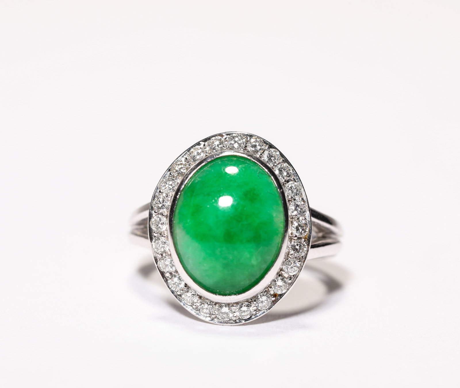 A Gold and Jadeite Ring - 3