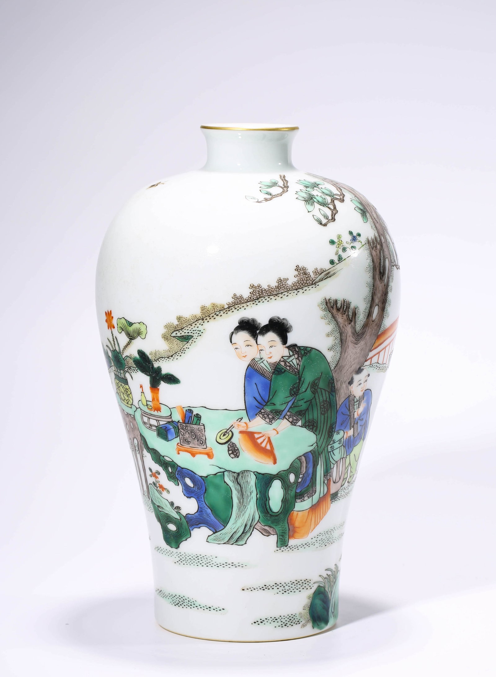 A Famille-Rose 'Narrative Scene' Meiping: Dimensions: Width: 19.8 cm x Height: 33.2 cm. All measurements are approximate.