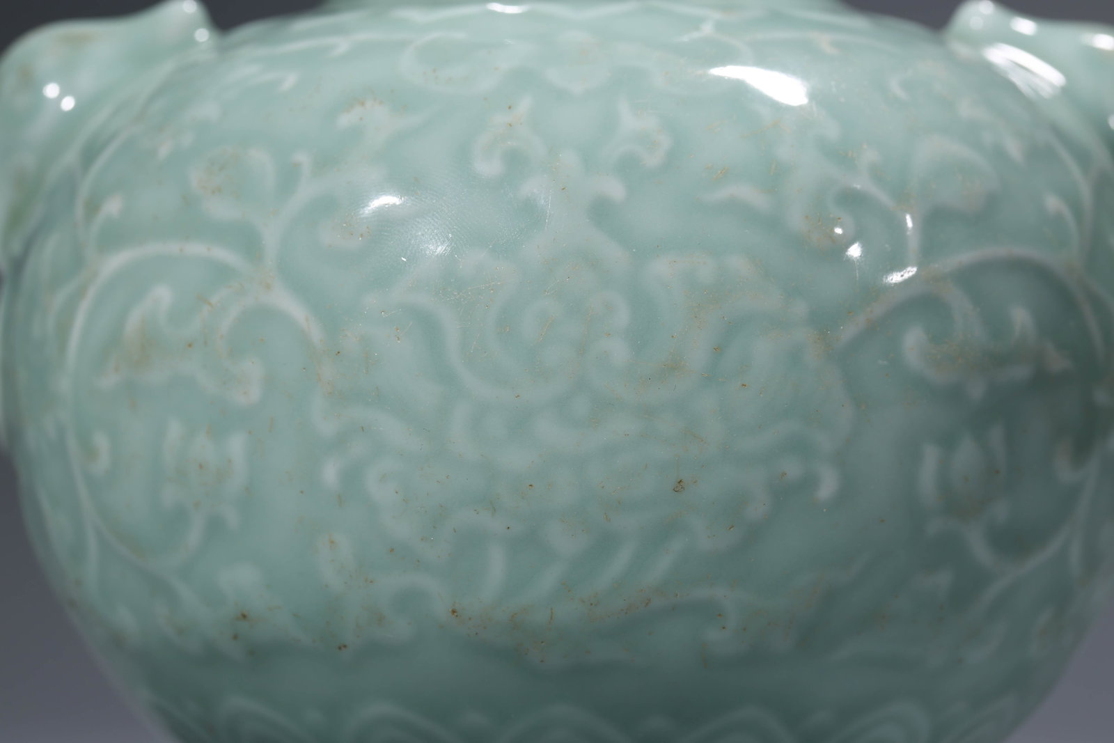 A Celadon-Glazed 'Relief-Decorated' Jar - 4