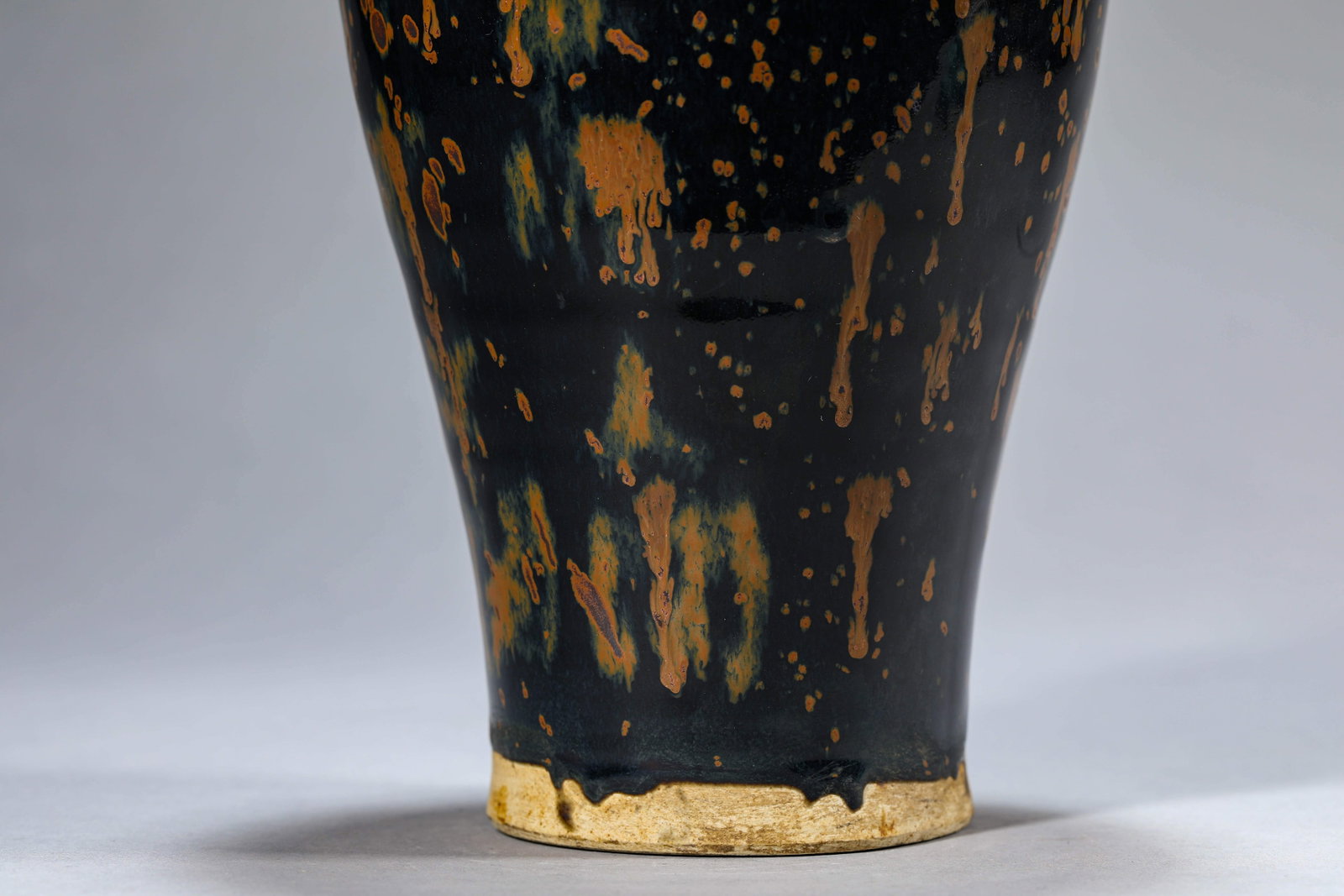 A Ding-Type Black-Glazed Meiping - 4