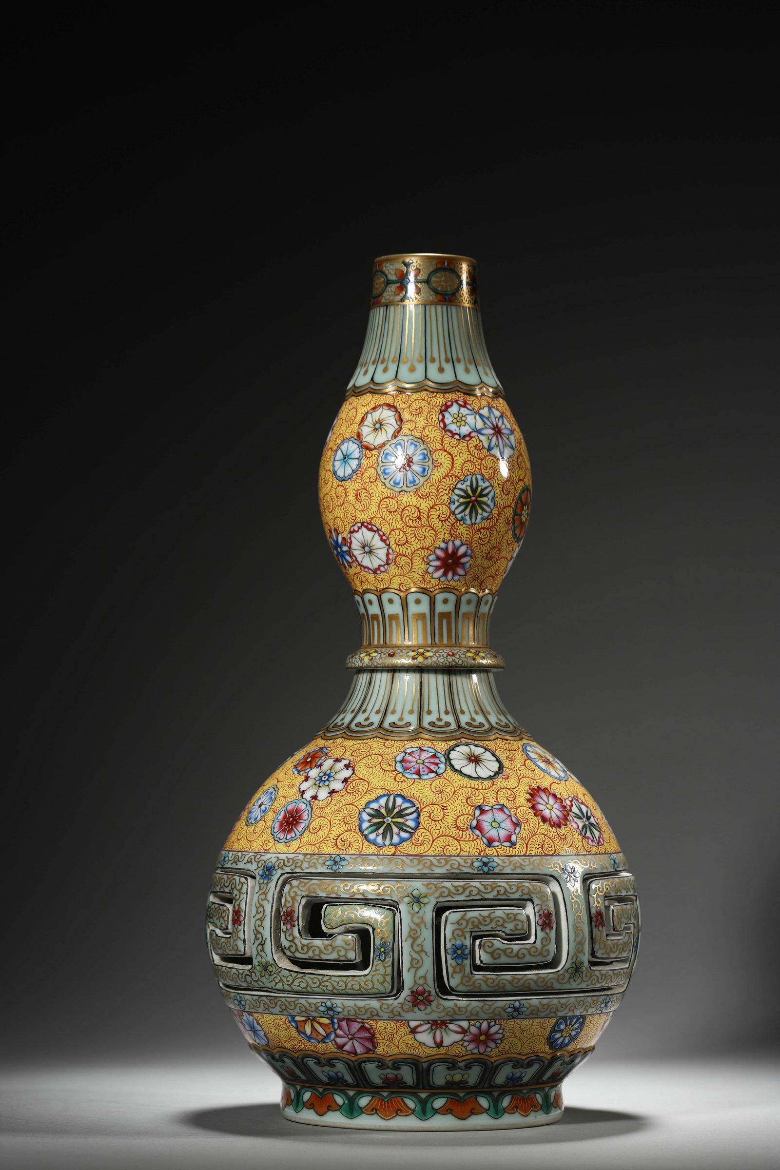 Yangcai Glaze Rotating Flower Gourd-Shape Vase - 2