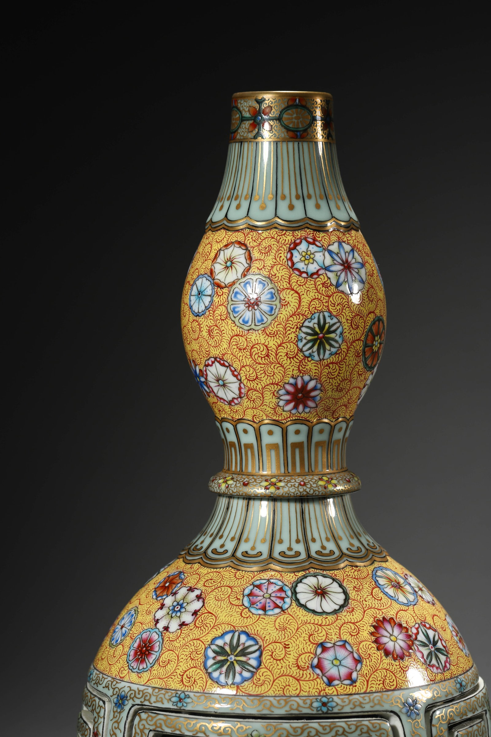Yangcai Glaze Rotating Flower Gourd-Shape Vase - 4