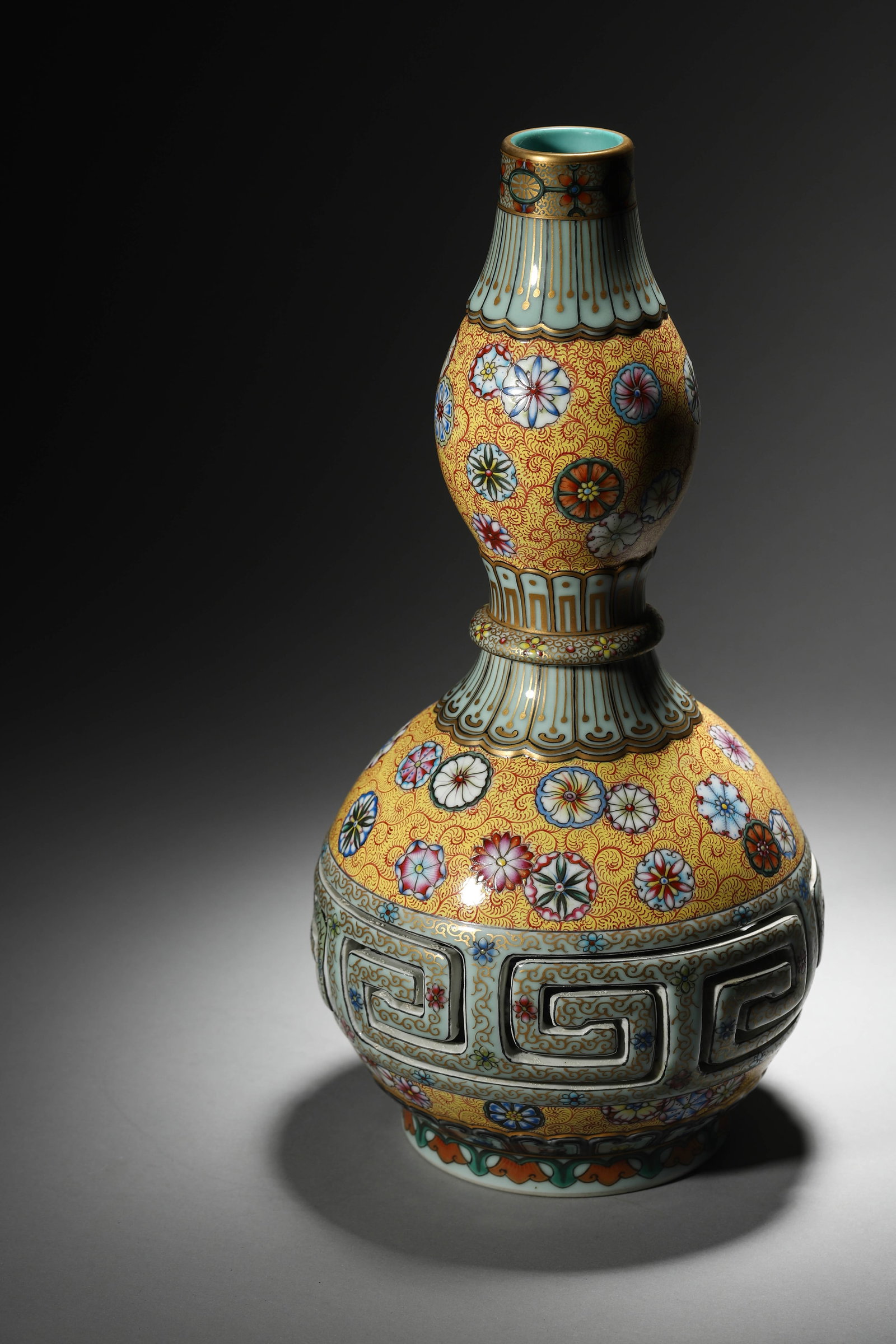 Yangcai Glaze Rotating Flower Gourd-Shape Vase - 5