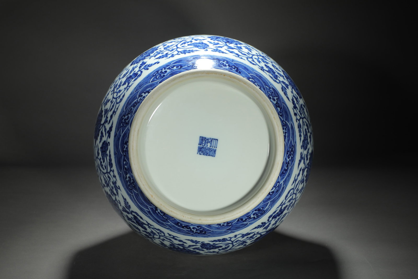 Blue and White Interlocking Floral Beaker Vase - 11