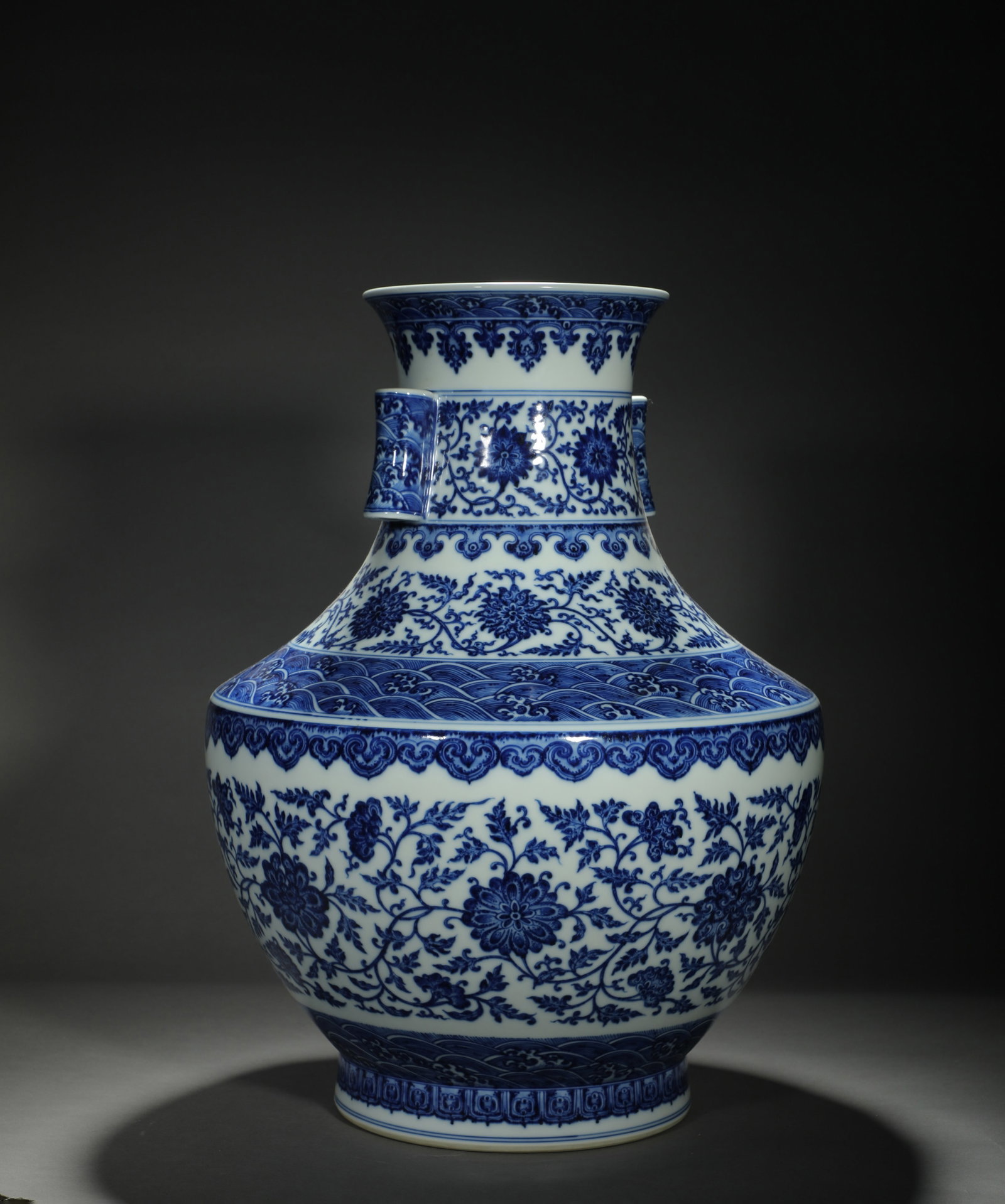Blue and White Interlocking Floral Beaker Vase - 6