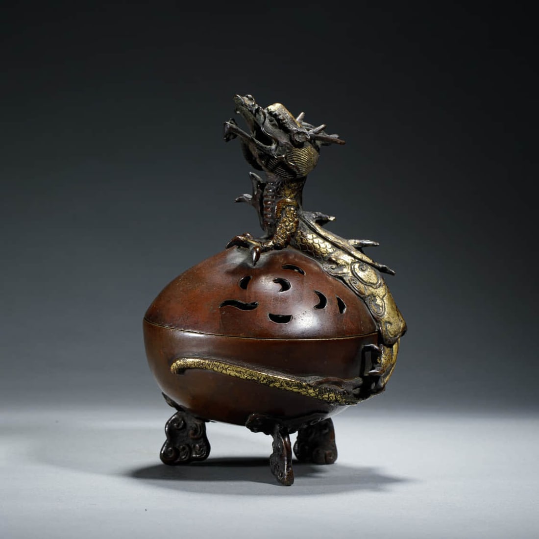Bronze Dragon Censer: Bronze Dragon Censer Length:12?Width:12cm Height:17.5?