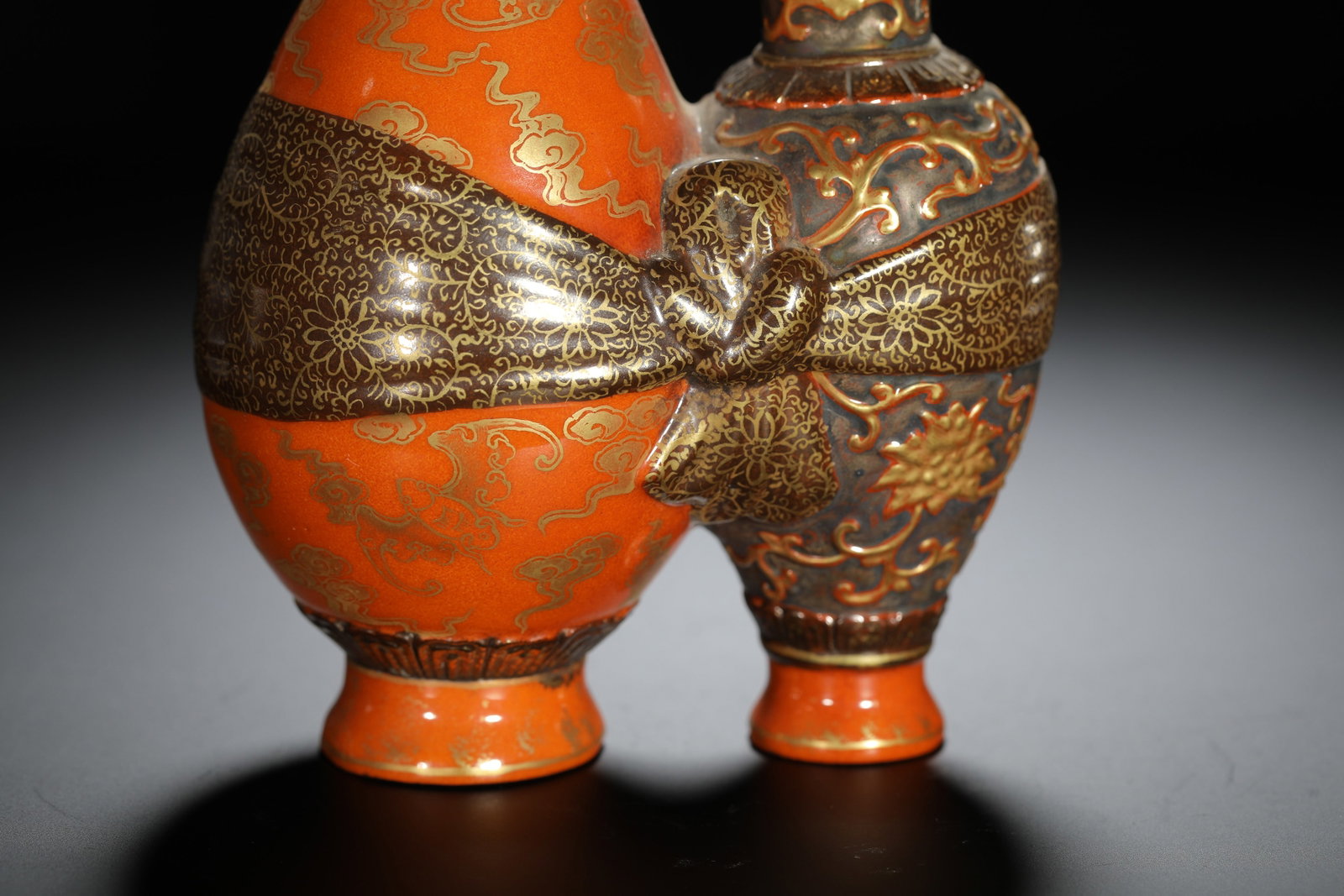 Red-Ground Gilt Brocade-Wrapped Vase - 3