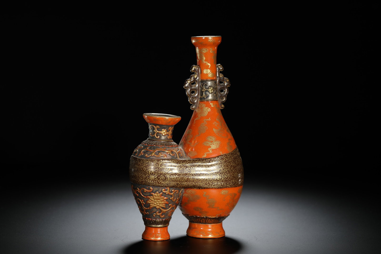 Red-Ground Gilt Brocade-Wrapped Vase - 5