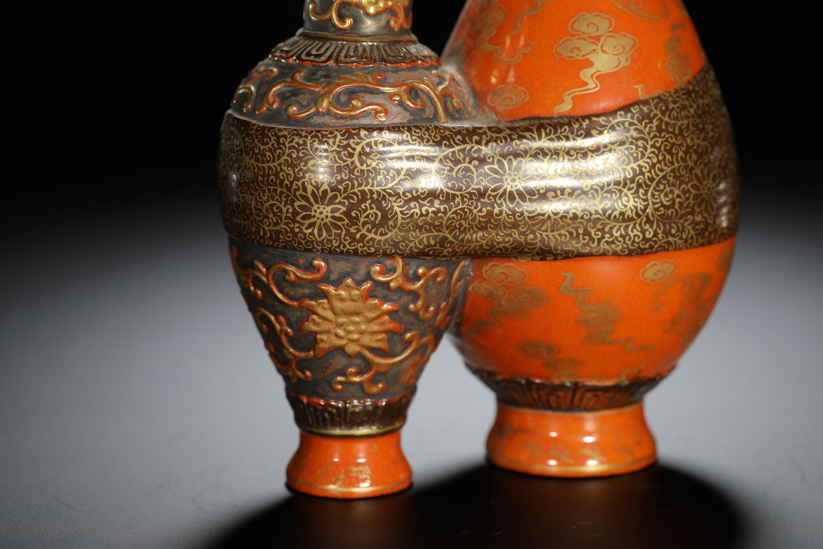 Red-Ground Gilt Brocade-Wrapped Vase - 6