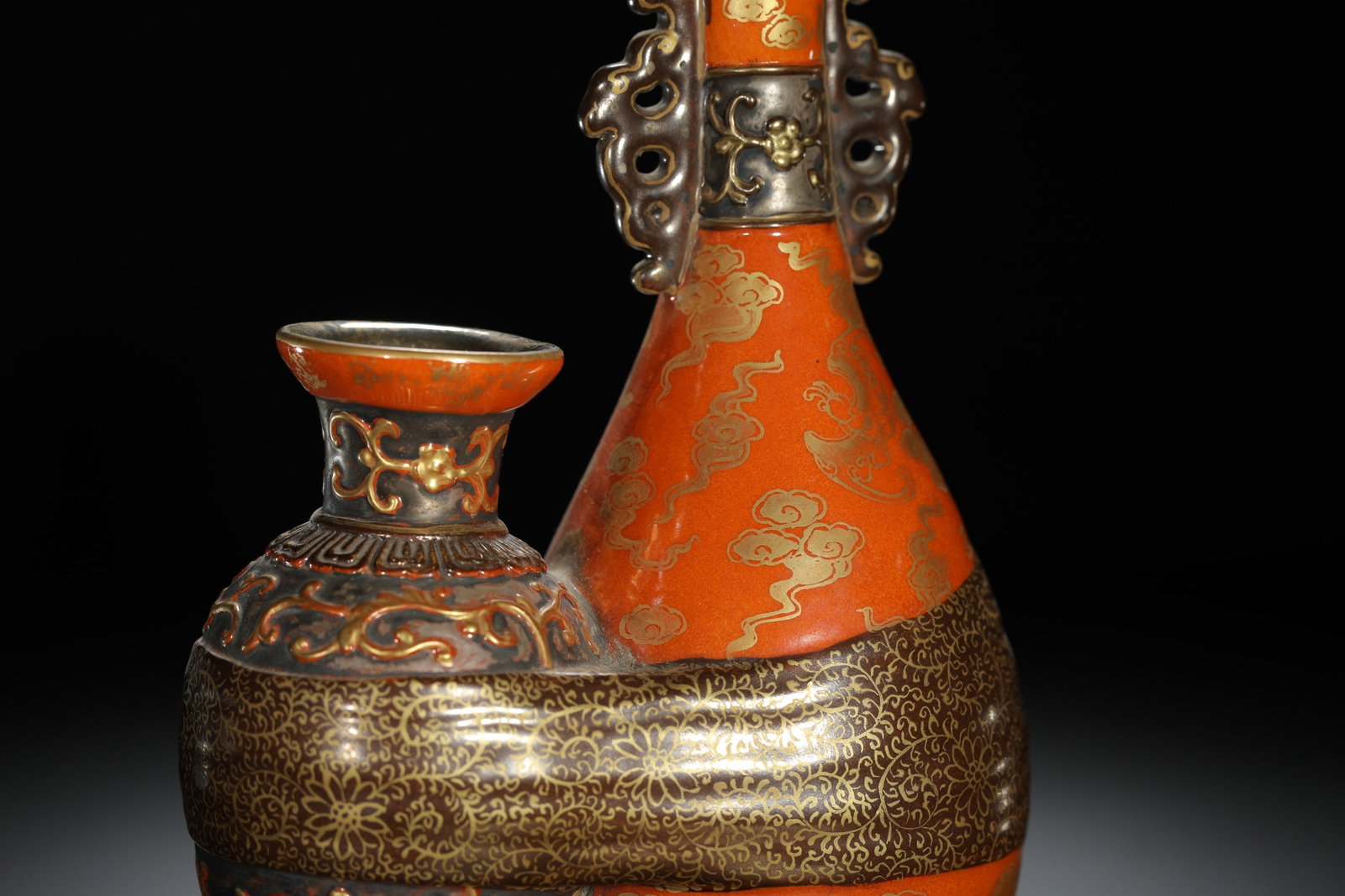 Red-Ground Gilt Brocade-Wrapped Vase - 7