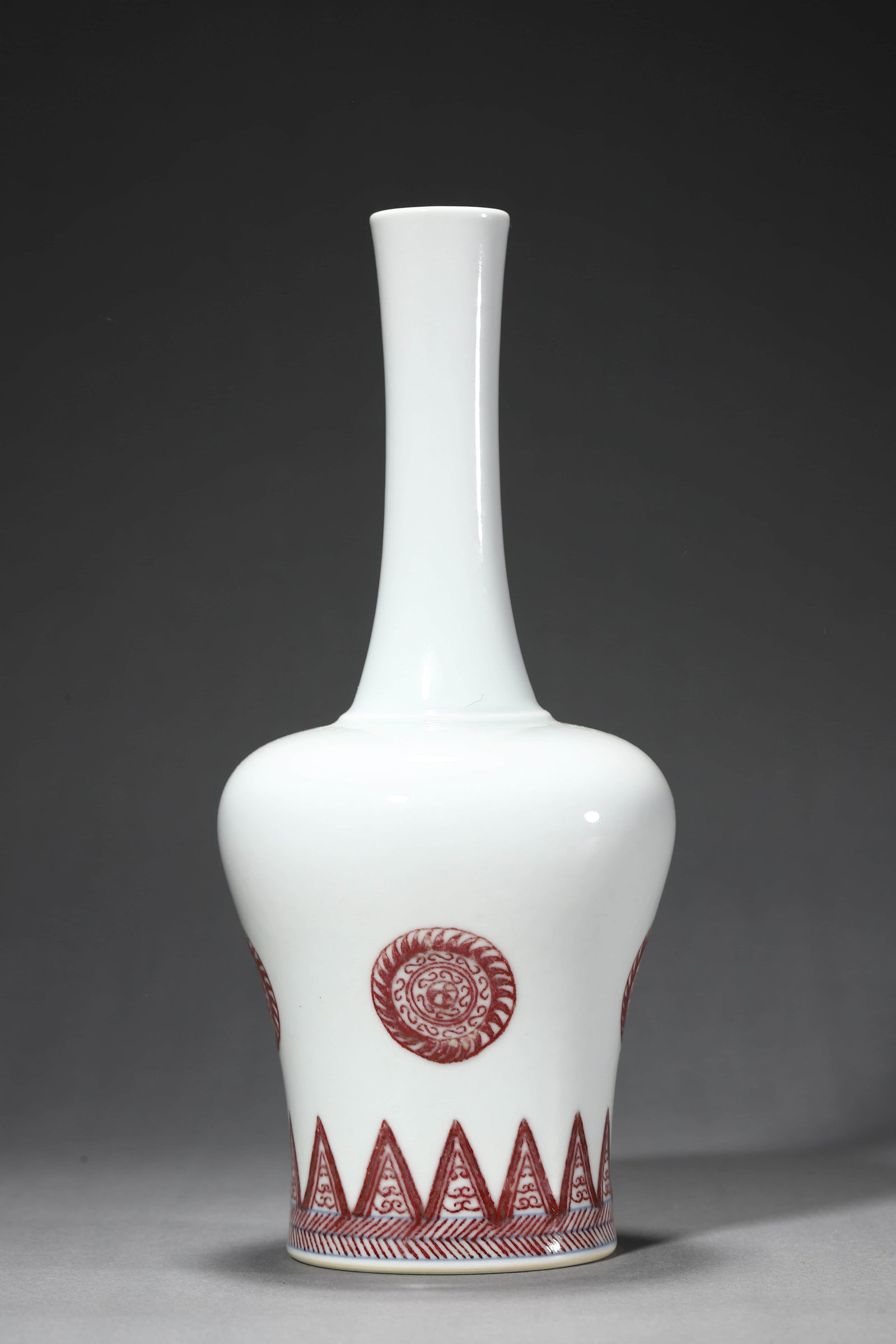 Copper-Red-Glazed Medallion Pattern Mallet-Shaped Vase - 2