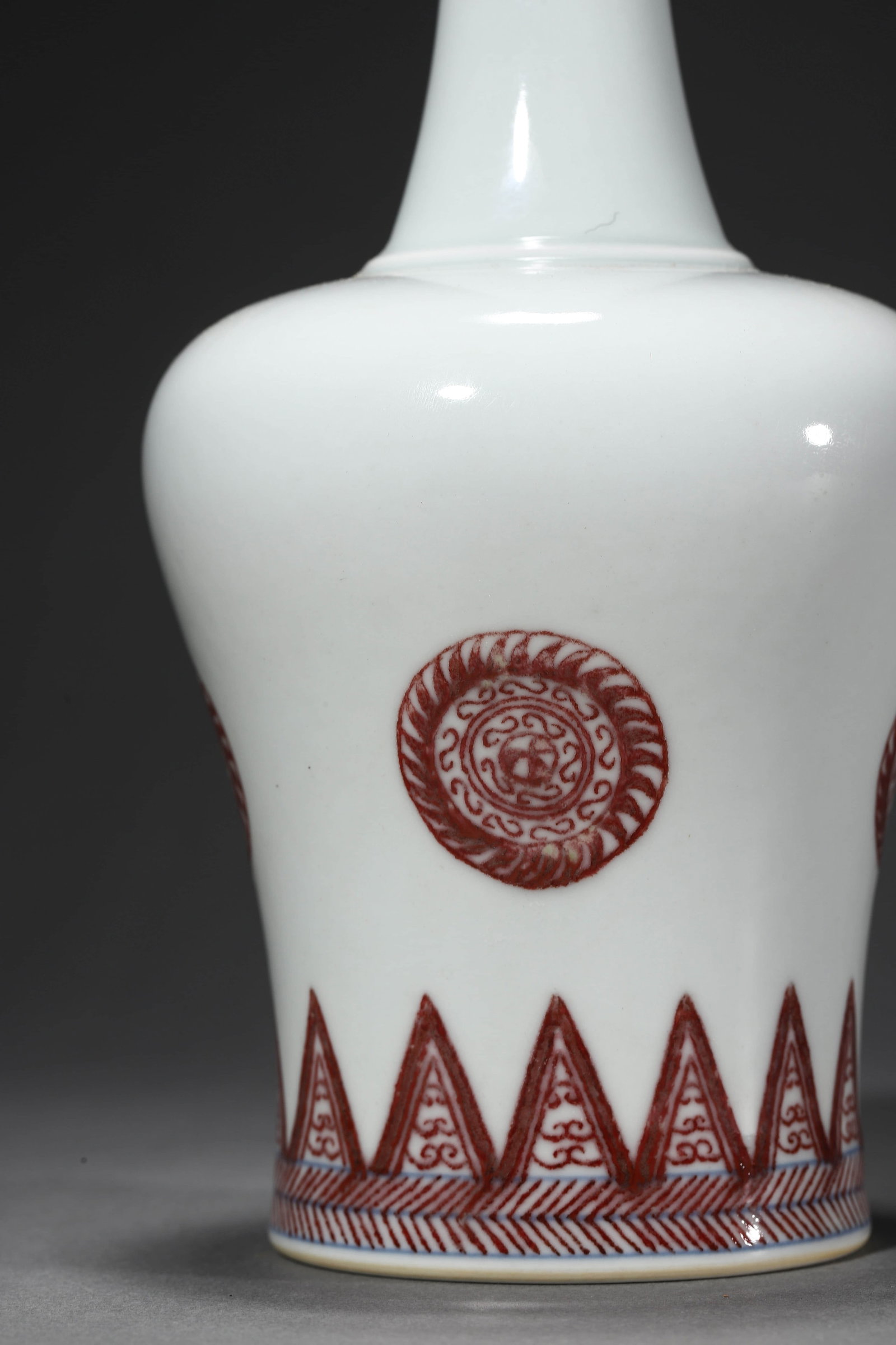Copper-Red-Glazed Medallion Pattern Mallet-Shaped Vase - 3