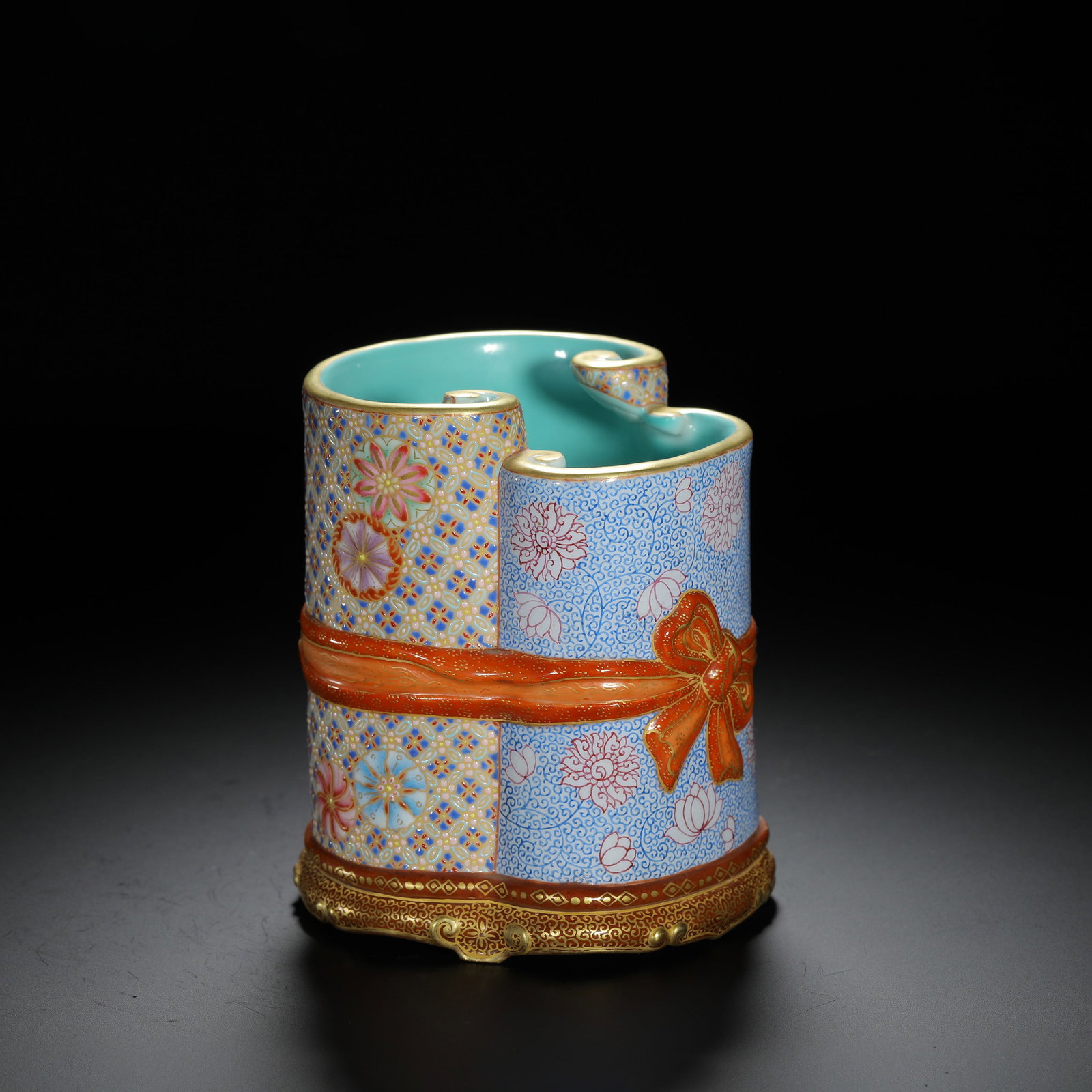 Famille-Rose Double Brushpot: Famille-Rose Double Brushpot Length:9cm Height:10.5cm