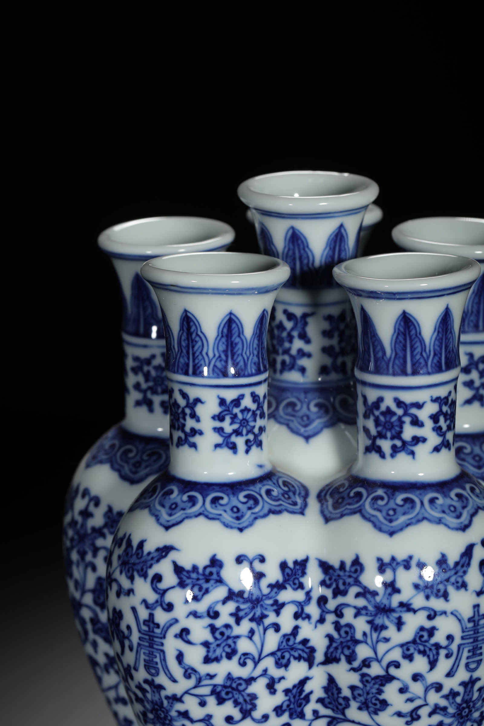 Blue and White Interlocking Floral Five-Spouted Vase - 2