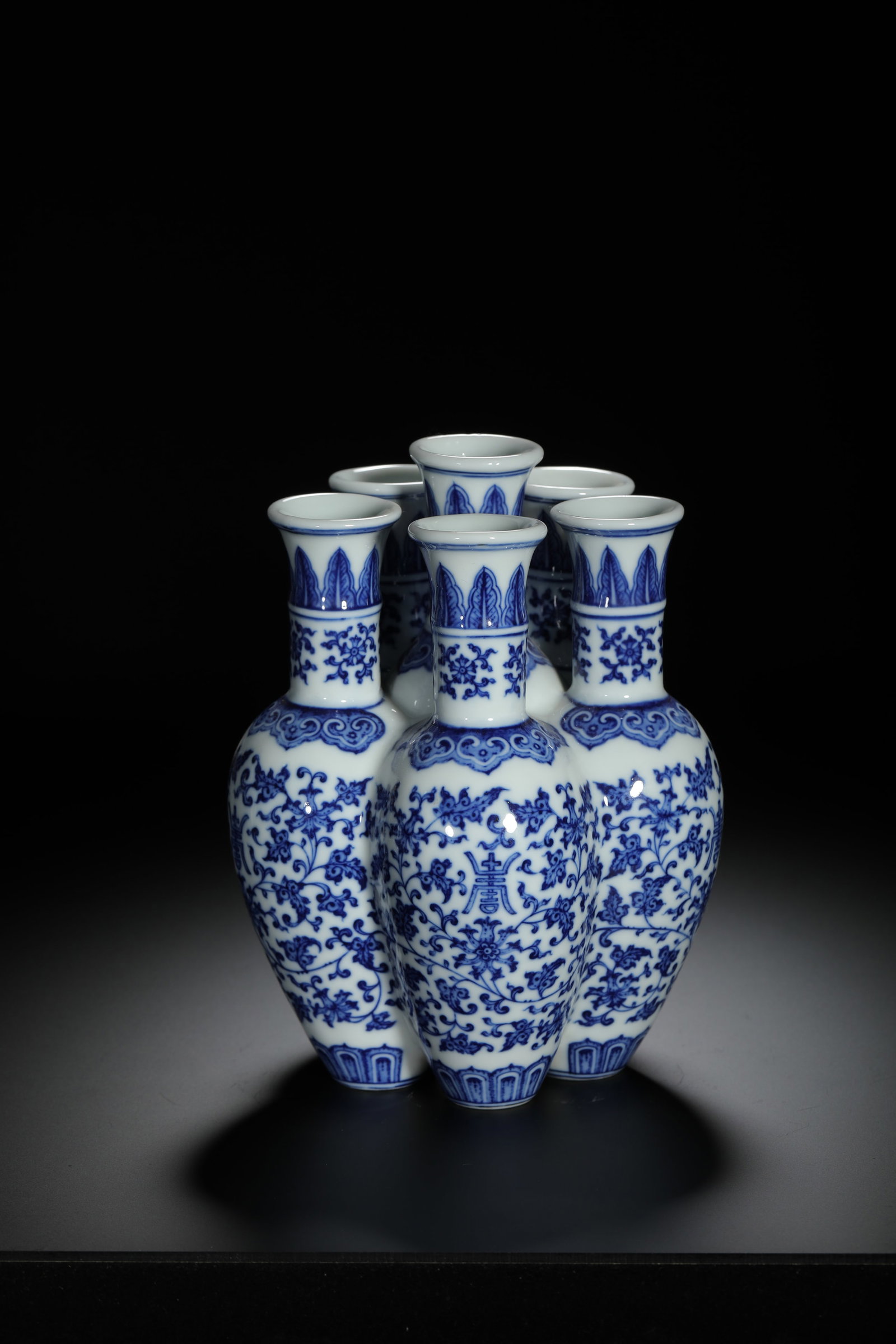 Blue and White Interlocking Floral Five-Spouted Vase - 4