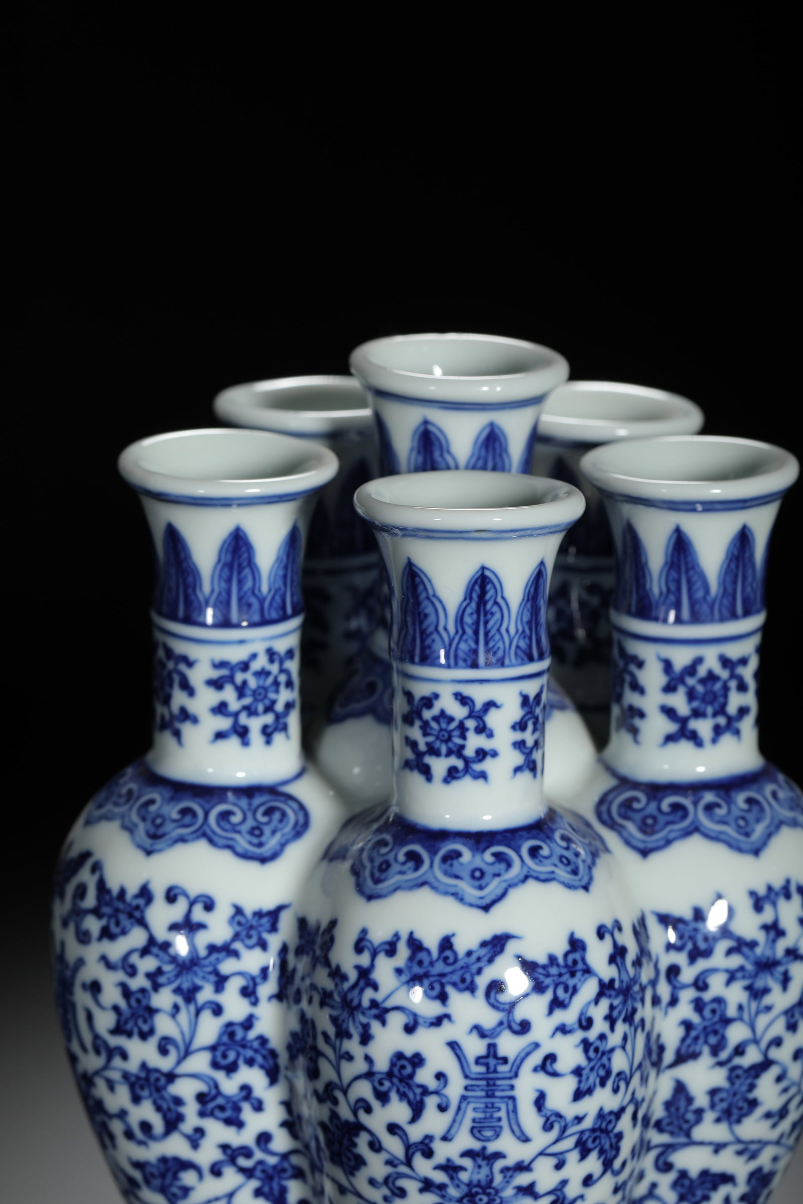 Blue and White Interlocking Floral Five-Spouted Vase - 5