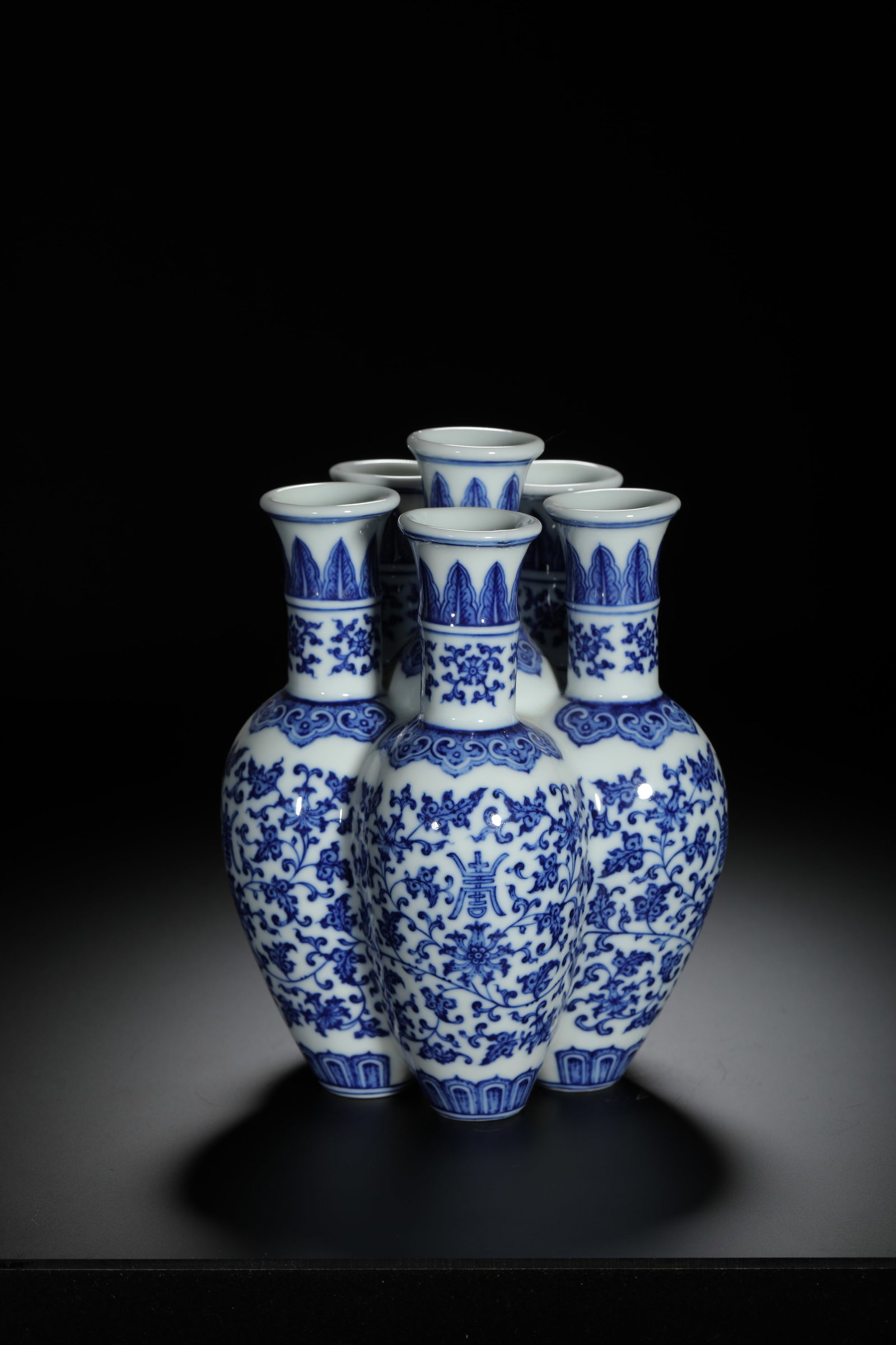 Blue and White Interlocking Floral Five-Spouted Vase - 7