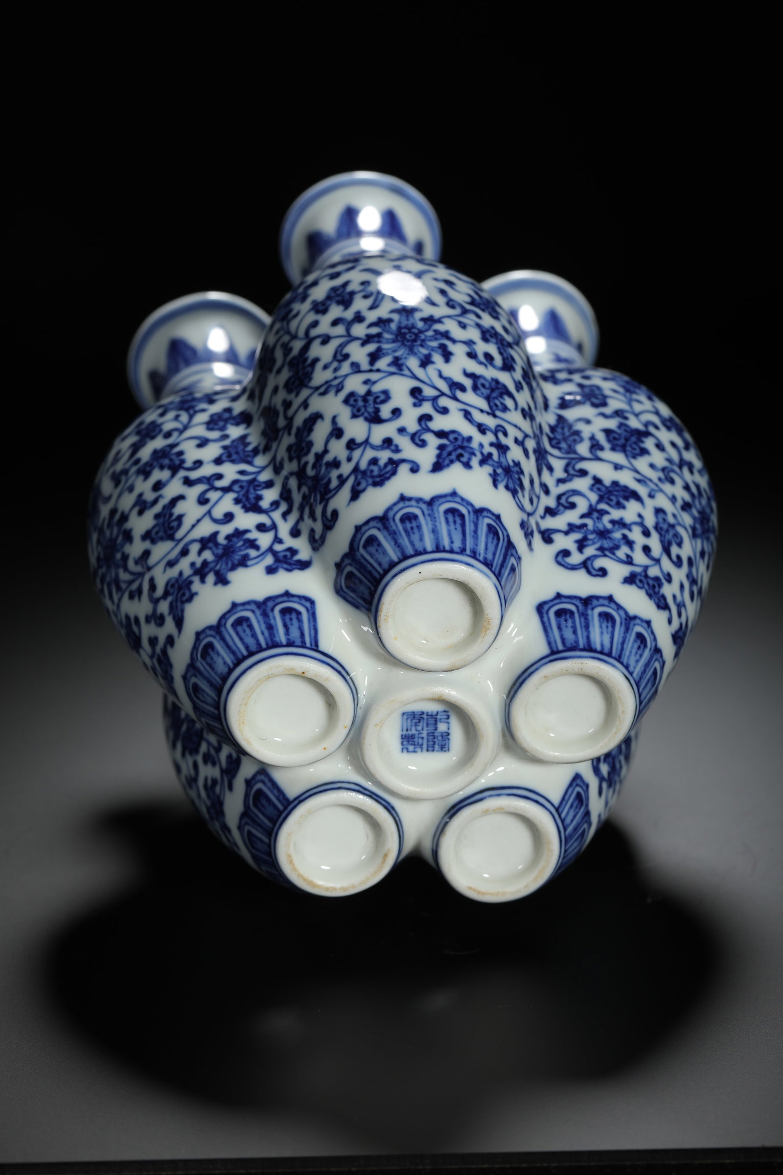 Blue and White Interlocking Floral Five-Spouted Vase - 9