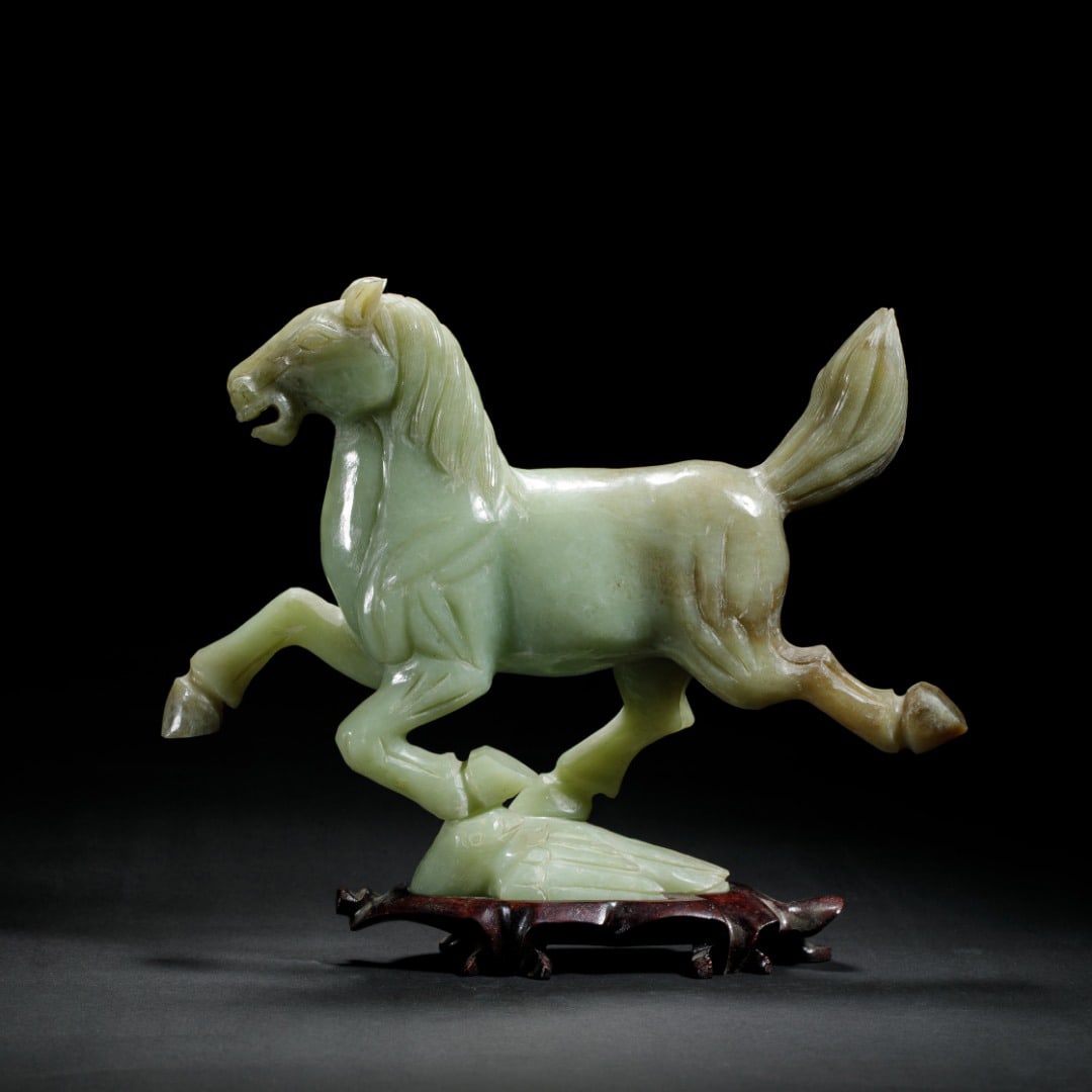 Carved Jade Horse Statue: Carved Jade Horse Statue Length:24? Width:4.5cm Height:19?