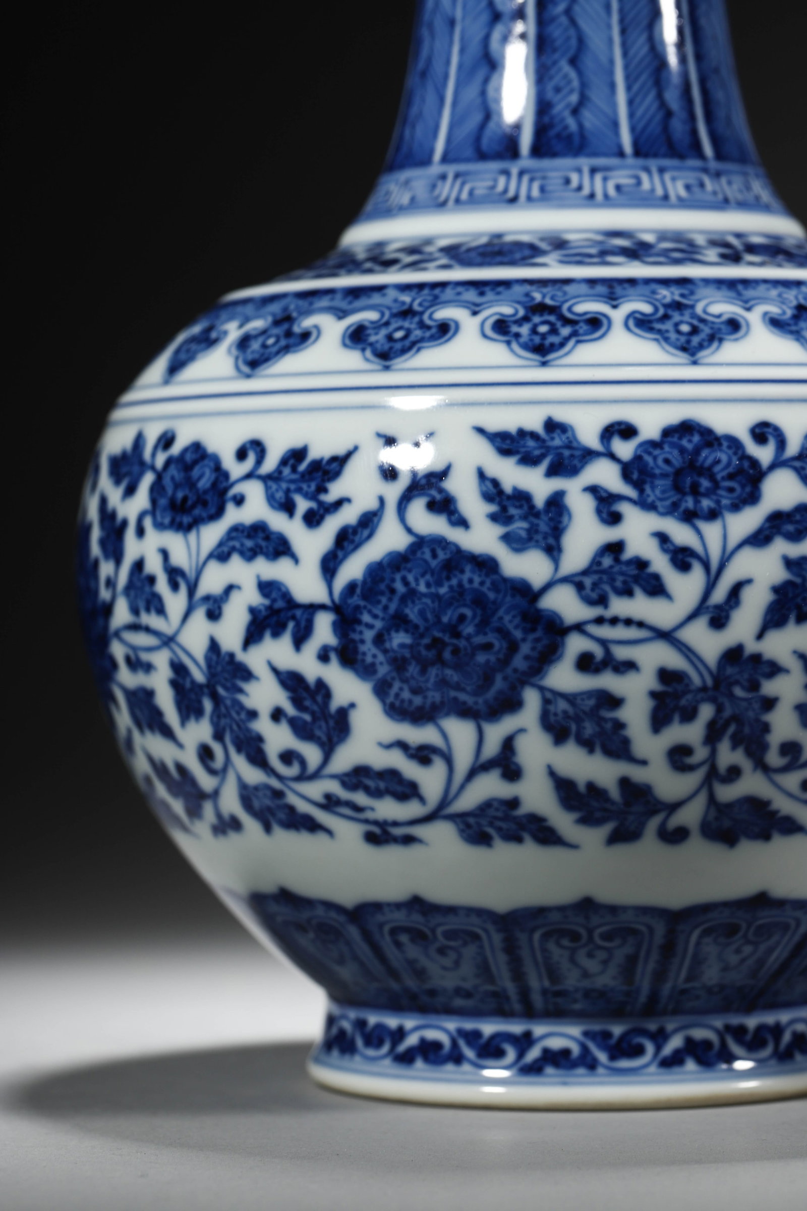 Blue and White Interlocking Lotus Vase - 3