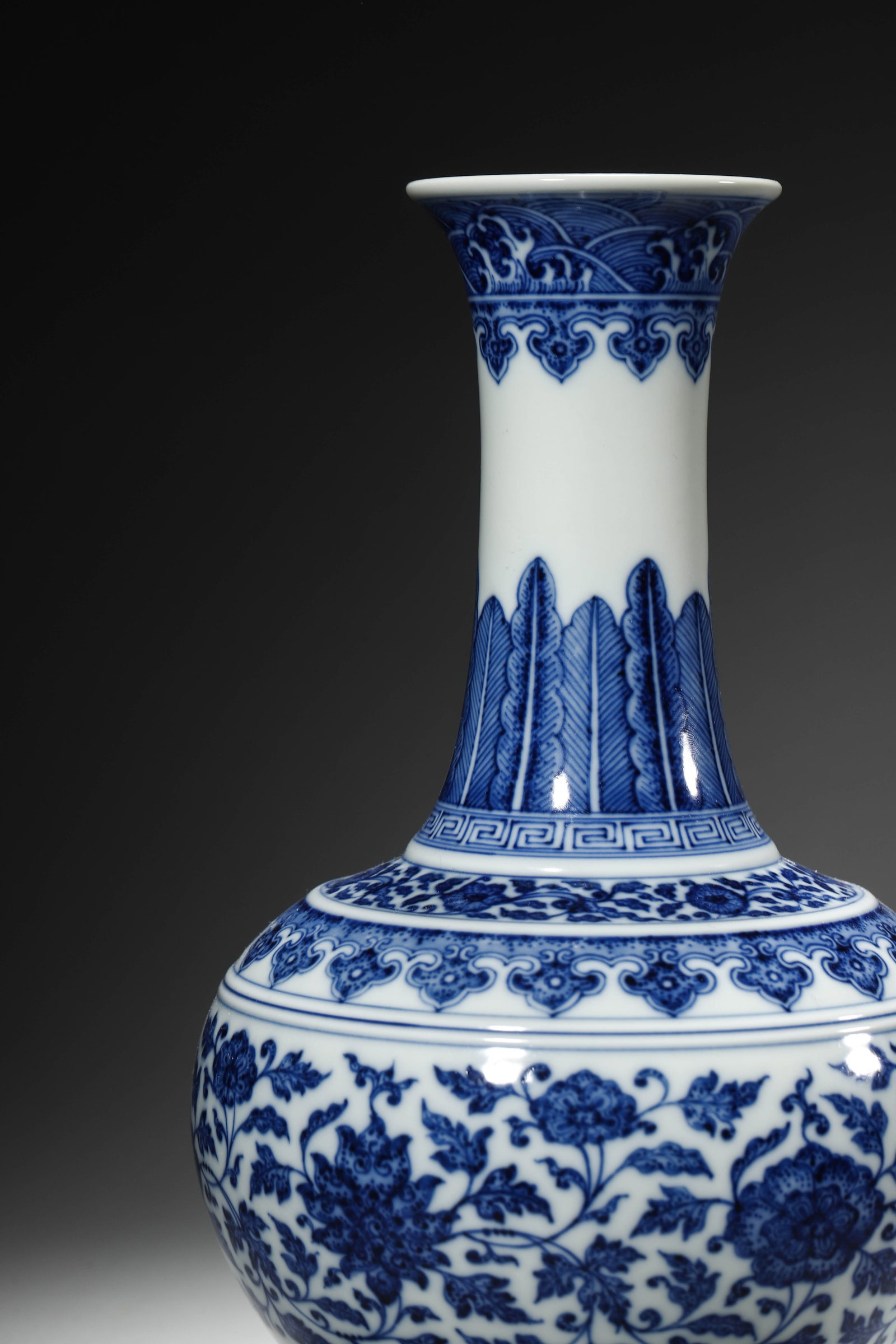 Blue and White Interlocking Lotus Vase - 7