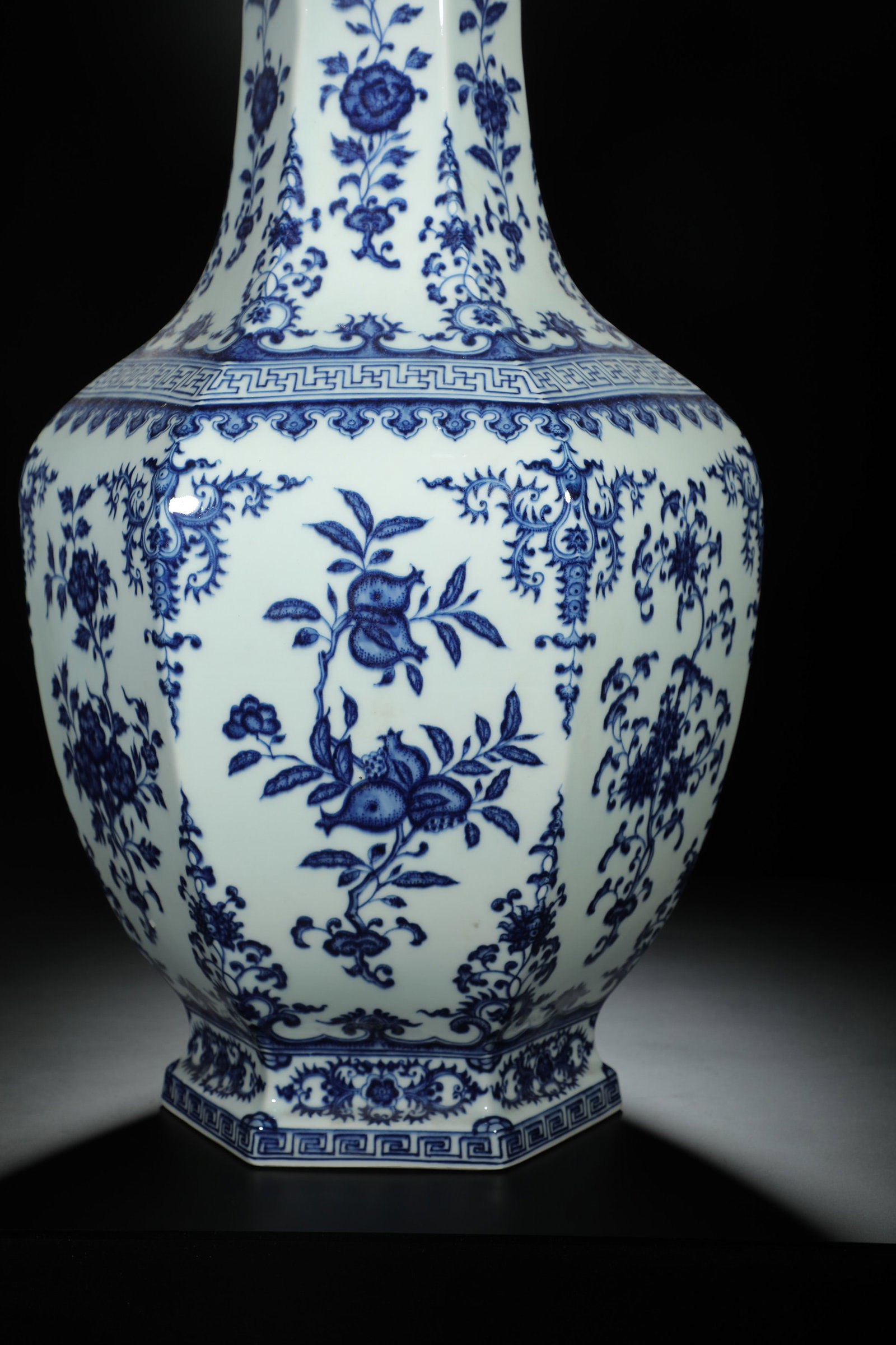 Blue and White Floral Hexagonal Presentation Vase - 4