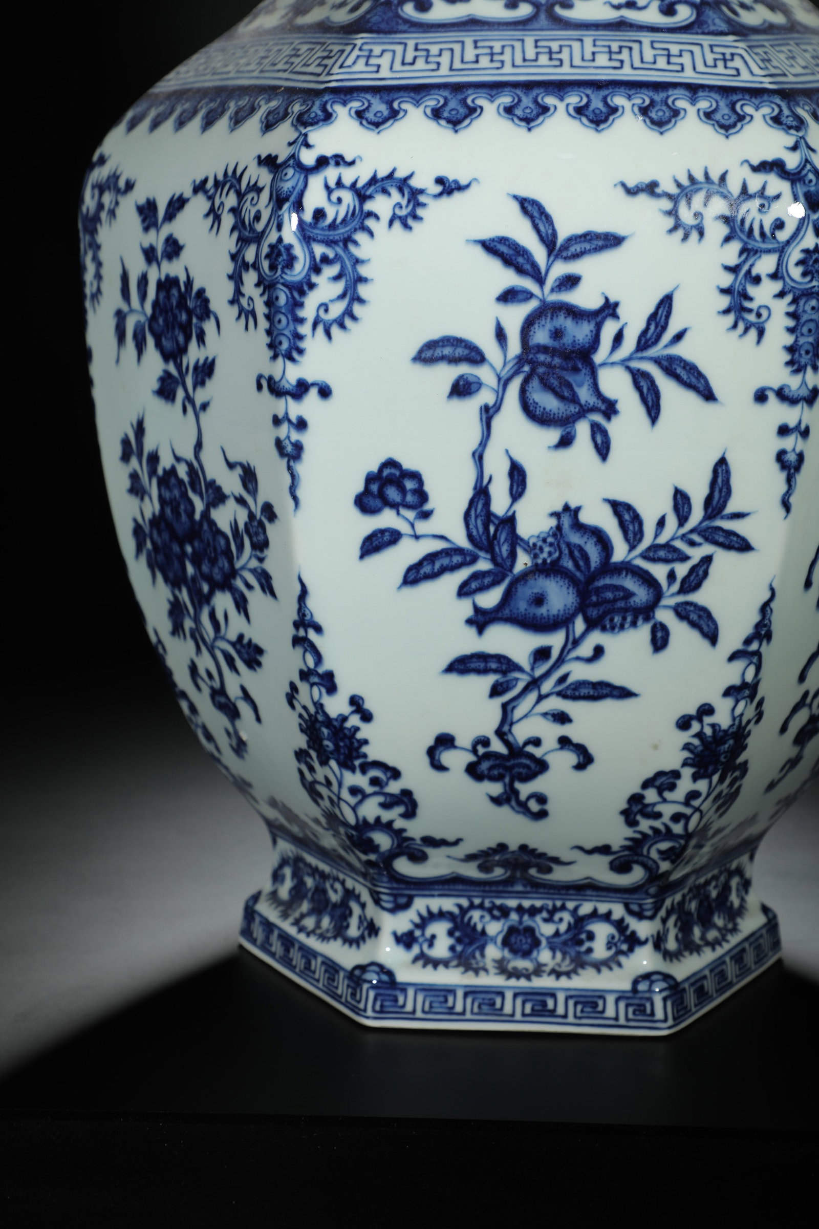Blue and White Floral Hexagonal Presentation Vase - 5
