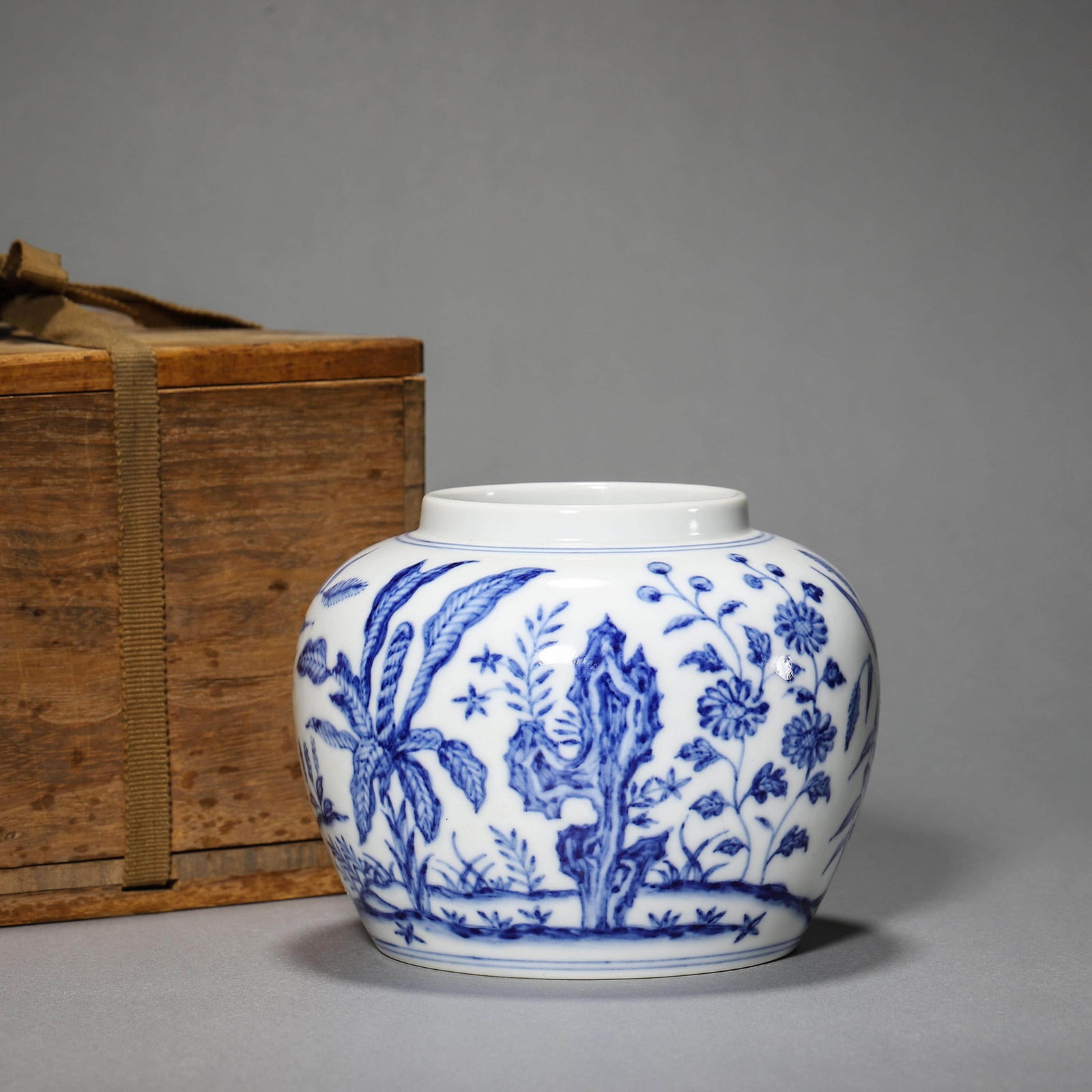 Blue and White Flower Jar: Blue and White Flower Jar Diam.12cm, Height:9.8cm,
