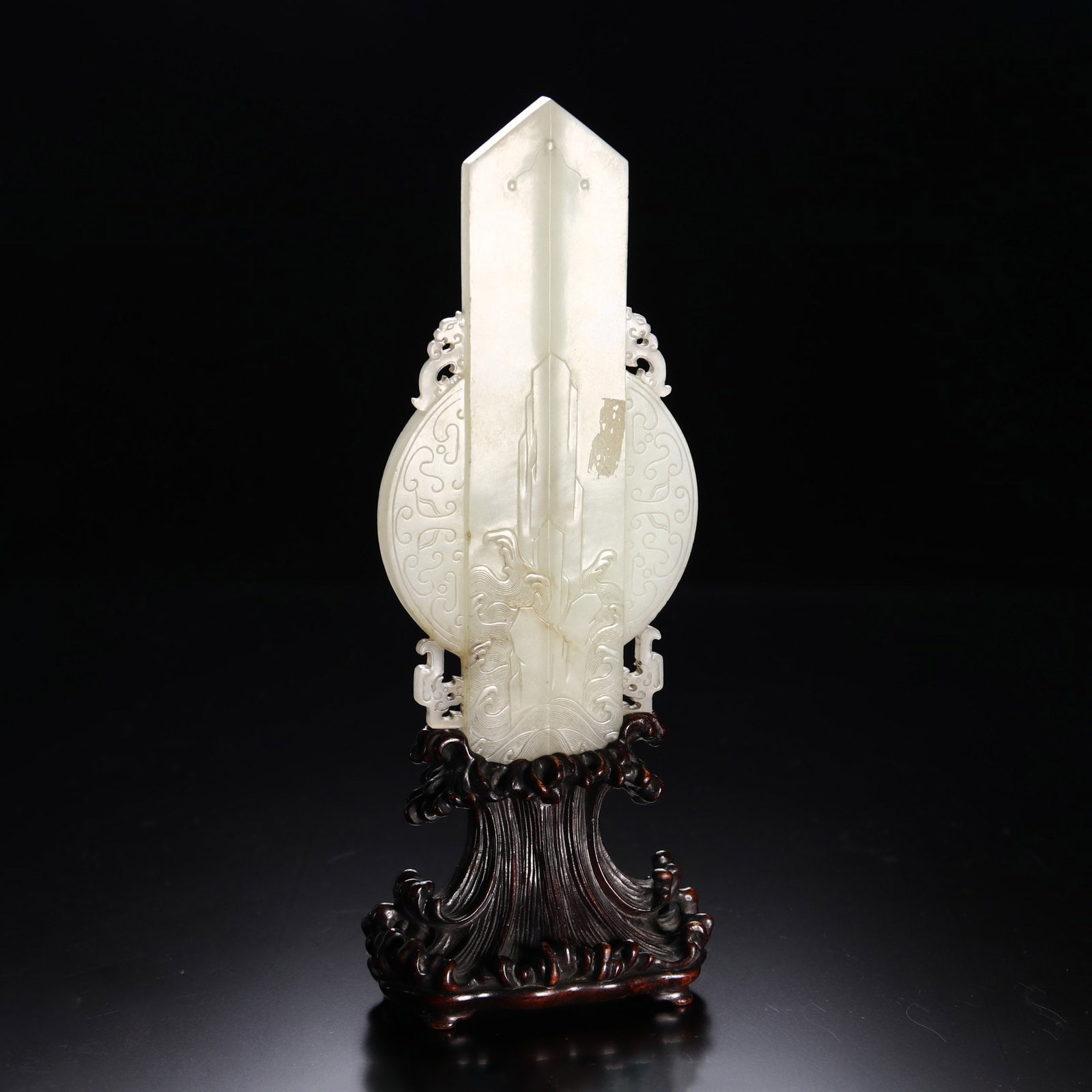 Jade Gui: Jade Gui Length:14.3cm, Width:7cm, Height:19.6cm,