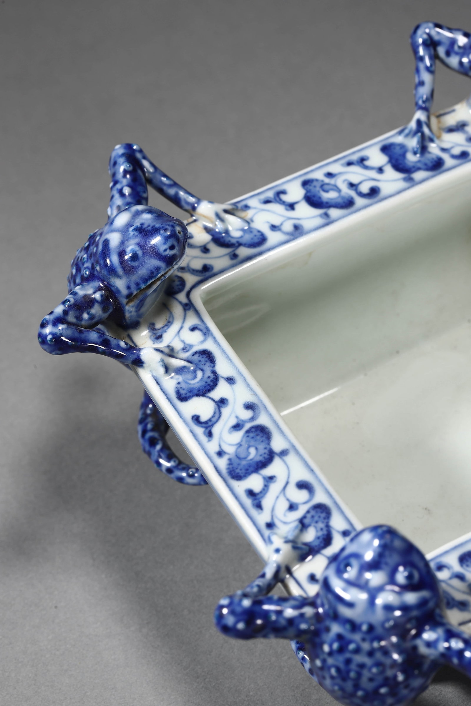 Blue and White Toad Brush Washer - 5