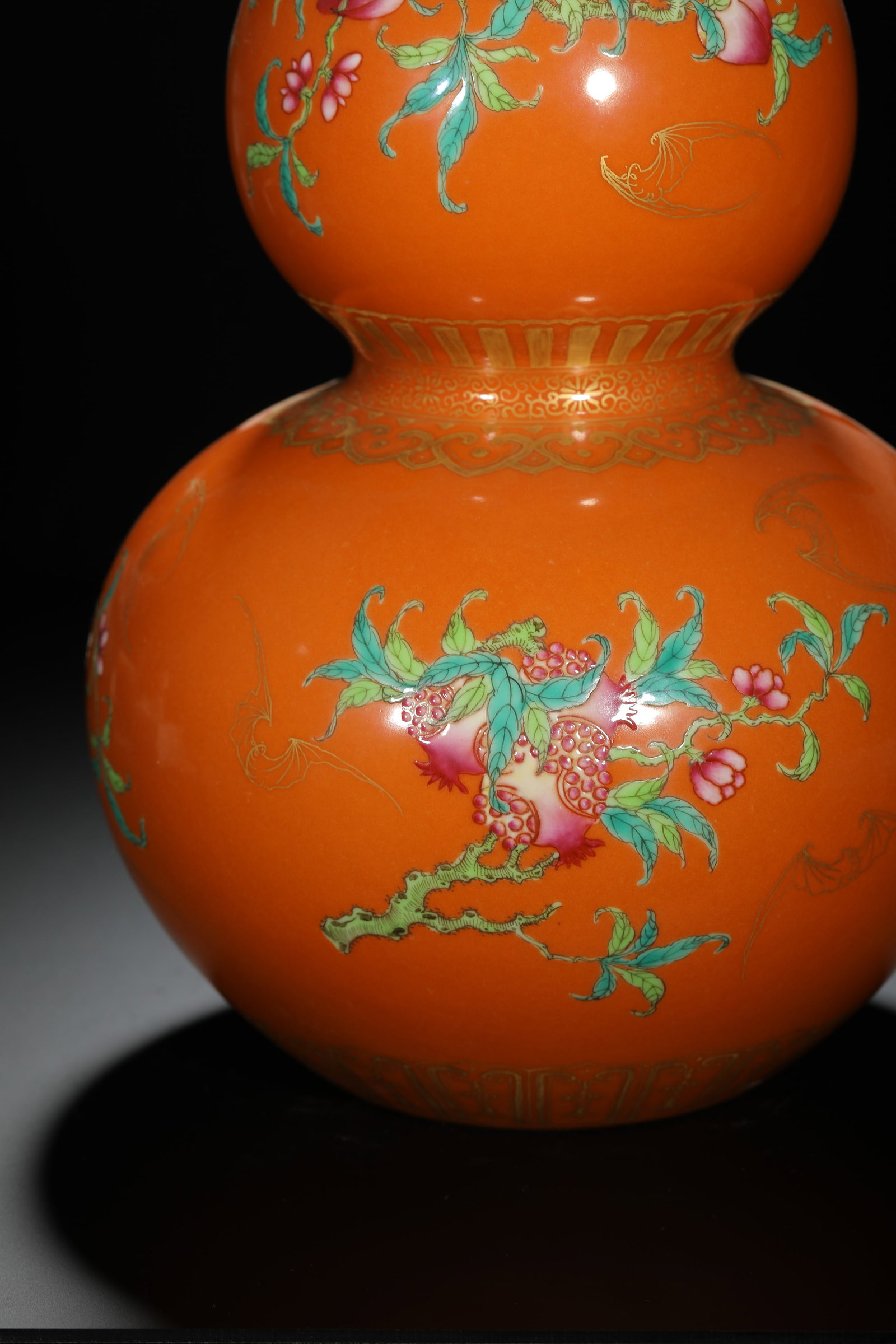 Coral-Ground Double-Gourd Vase - 3
