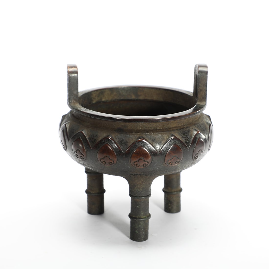 Bronze ‘Ruyi’ Tripod Censer: Bronze ‘Ruyi’ Tripod Censer Height:14.5cm Width:13.5cm Weight:1695g