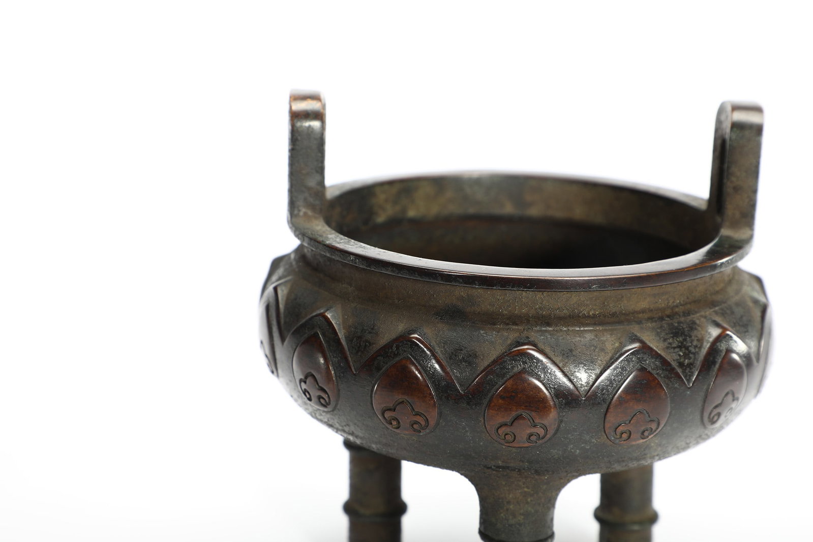 Bronze ‘Ruyi’ Tripod Censer - 2