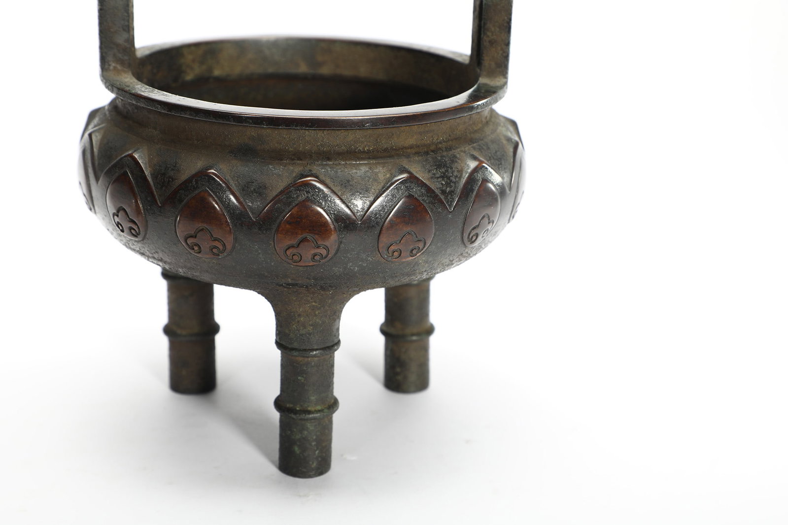 Bronze ‘Ruyi’ Tripod Censer - 3
