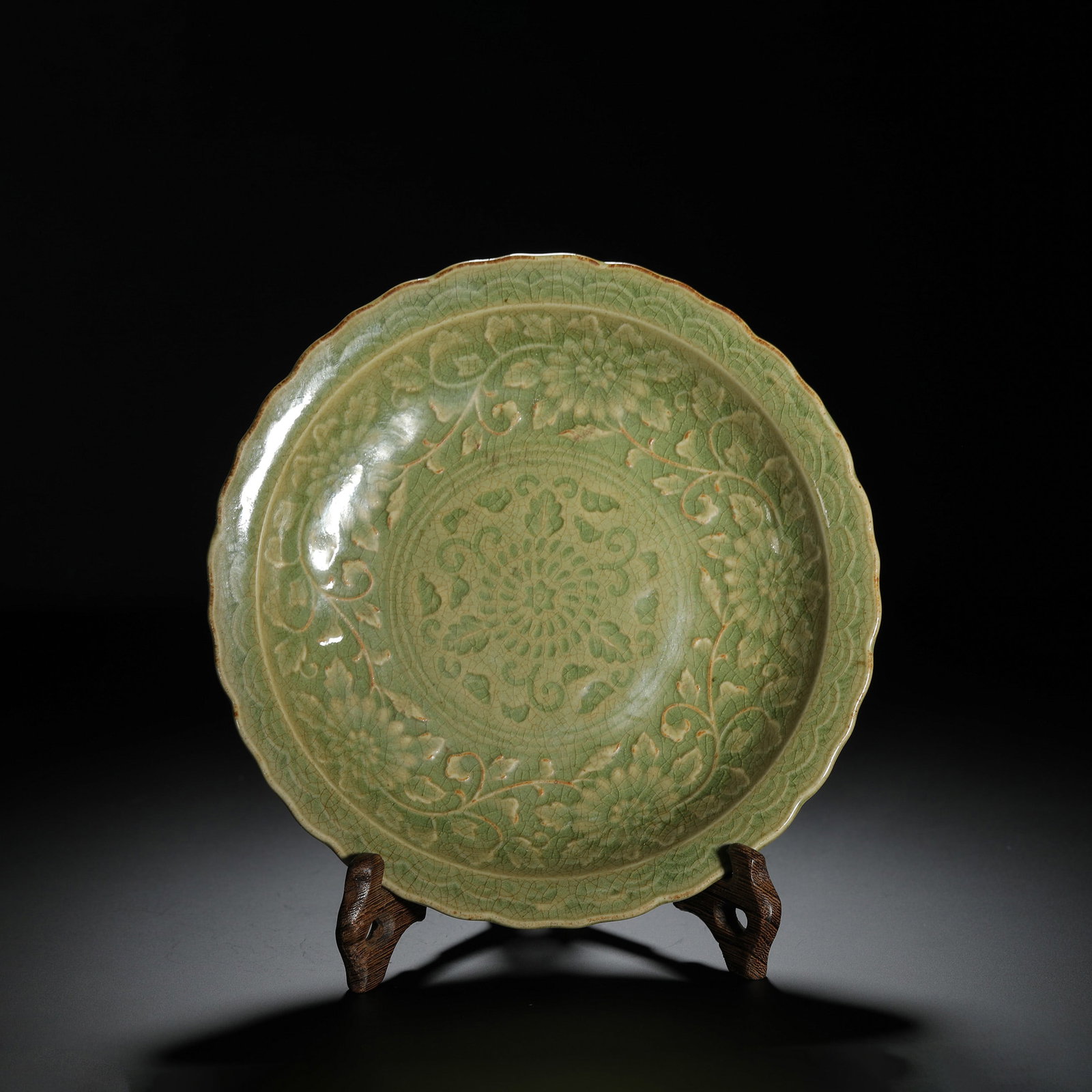 Longquan Incised Plate: Longquan Incised Plate Diam.19cm Height:3.3cm